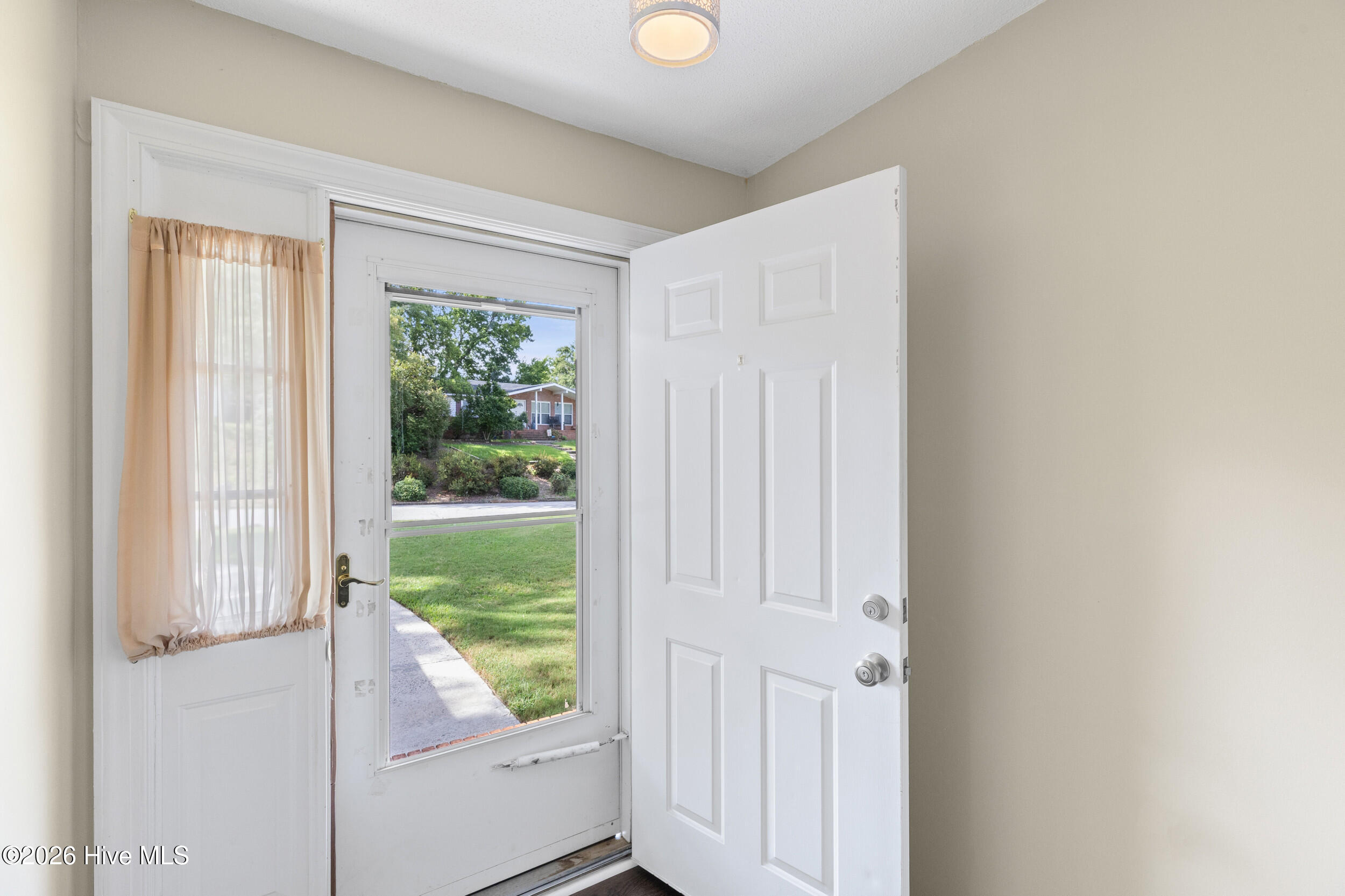 306 E Wynngate Drive Property Photo 6