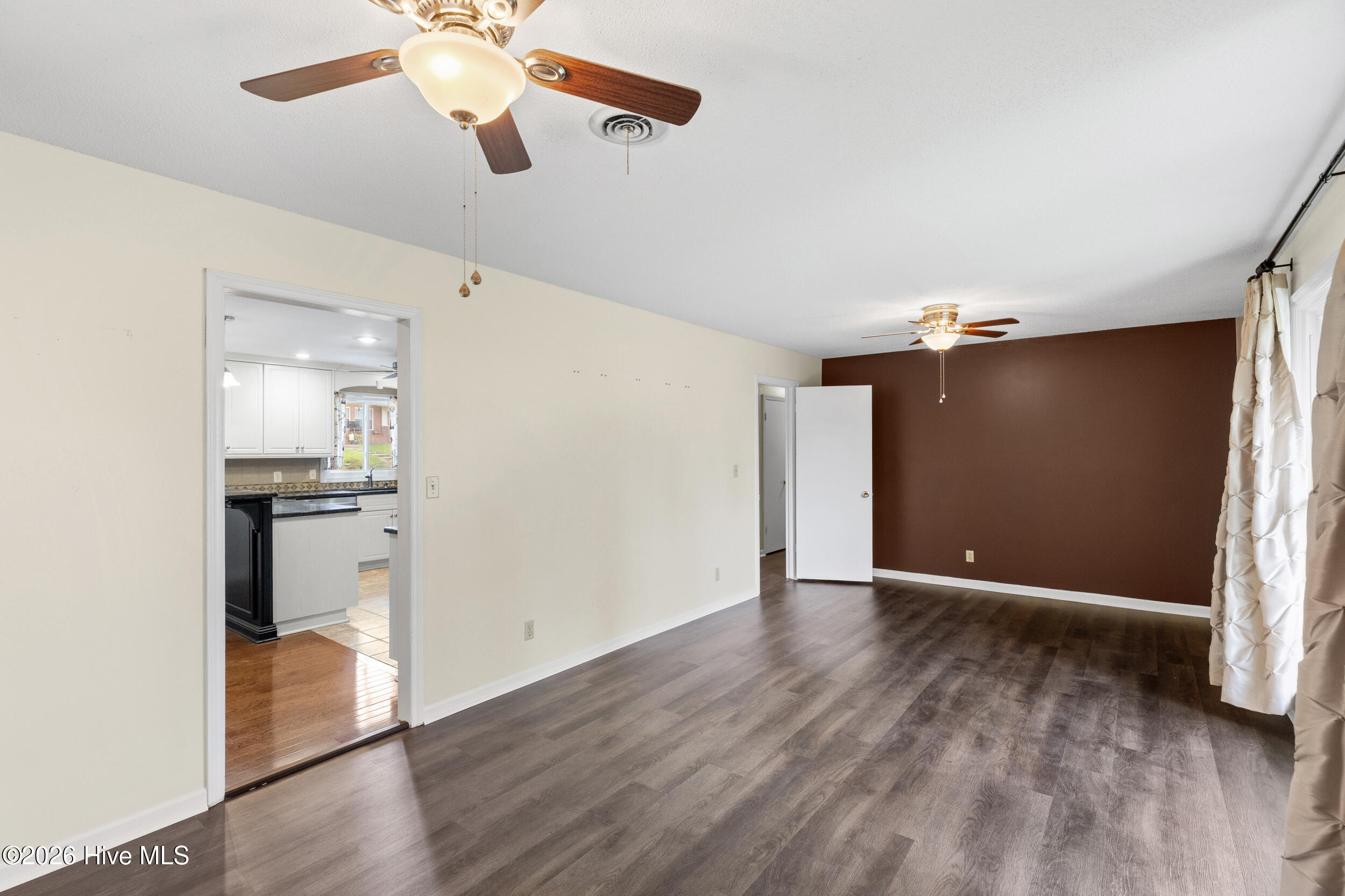 306 E Wynngate Drive Property Photo 8