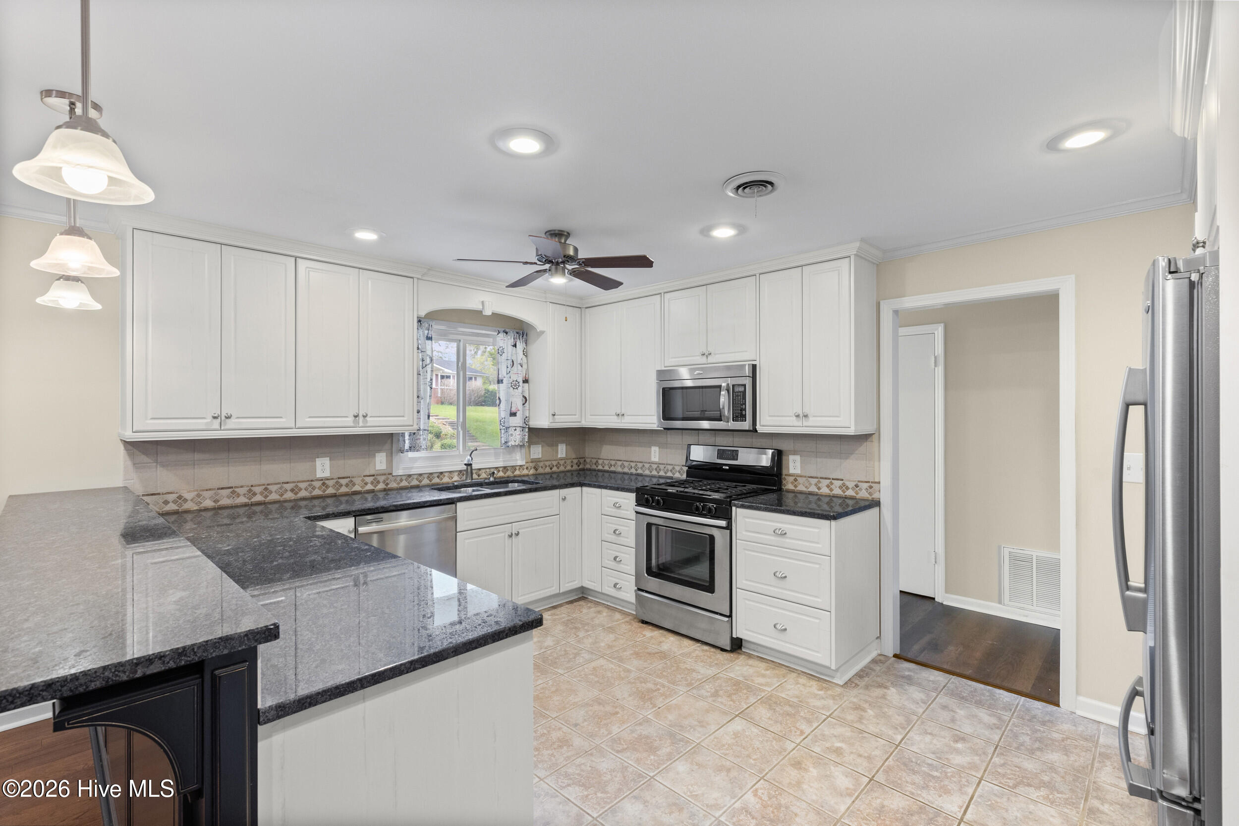 306 E Wynngate Drive Property Photo 11