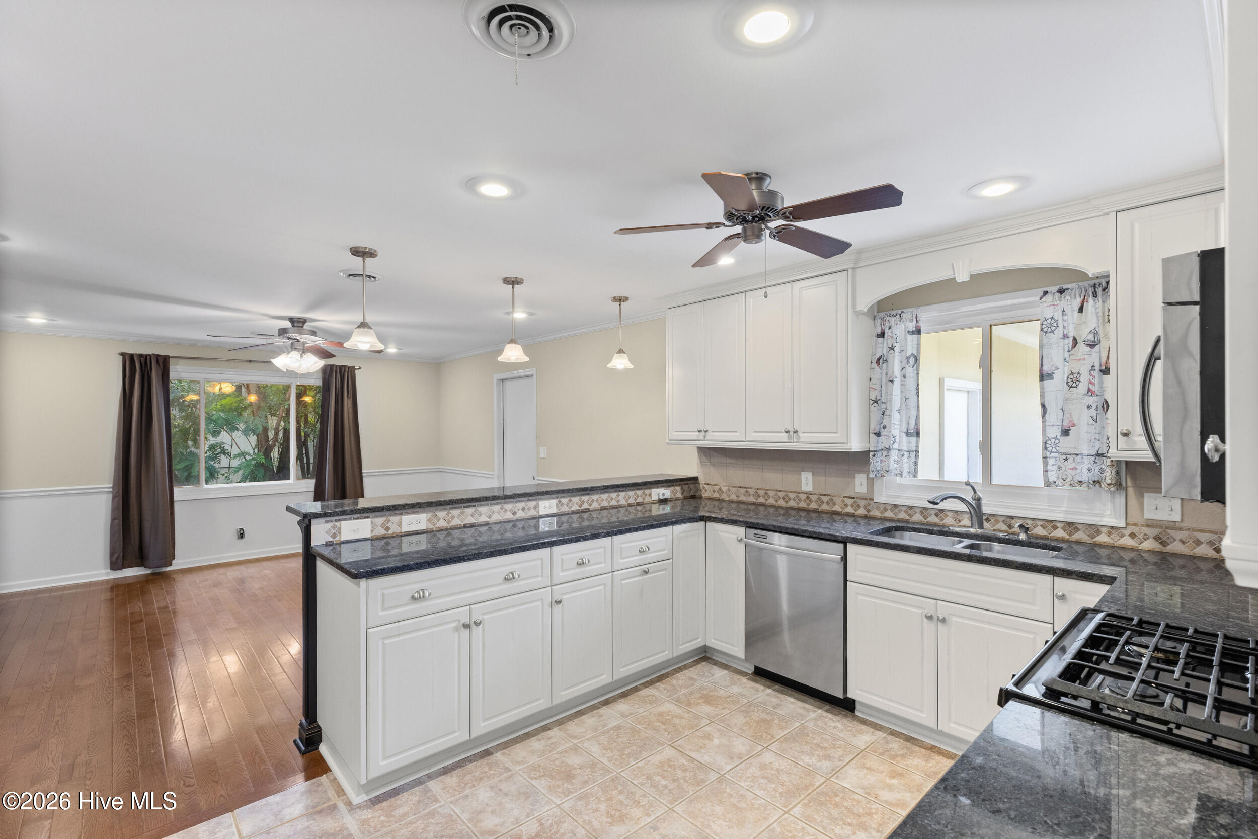 306 E Wynngate Drive Property Photo 12