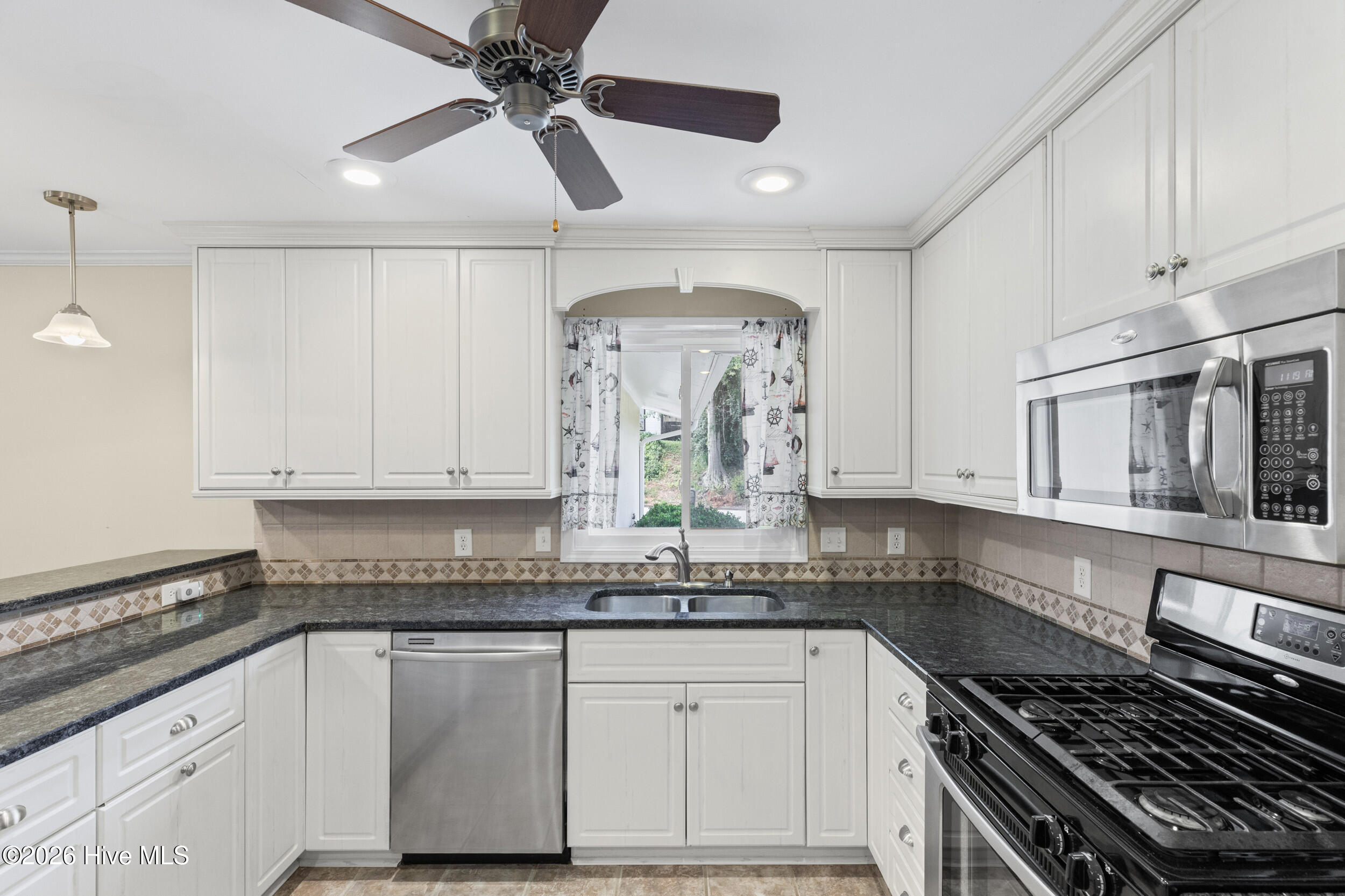 306 E Wynngate Drive Property Photo 13