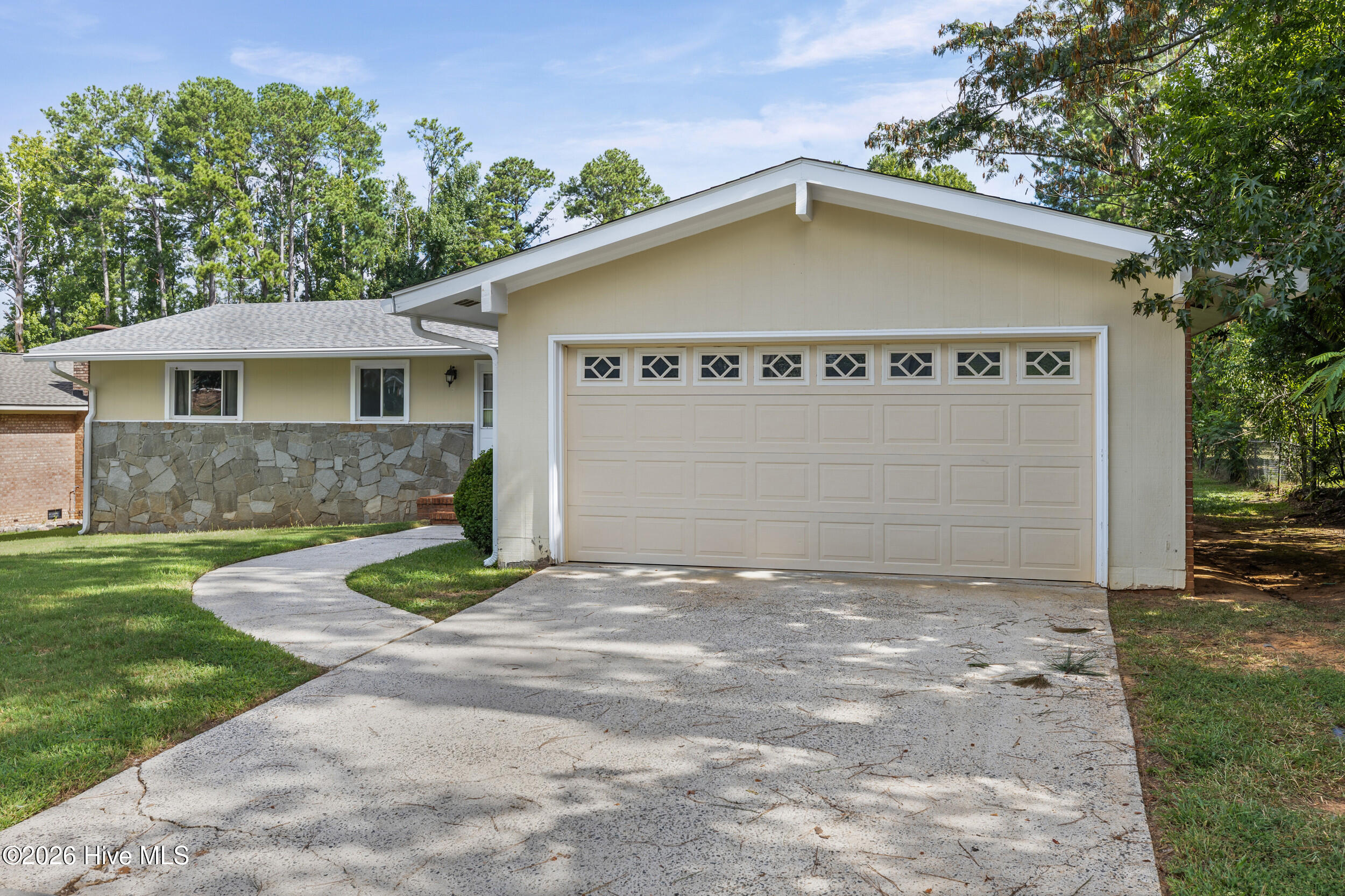 306 E Wynngate Drive Property Photo 14