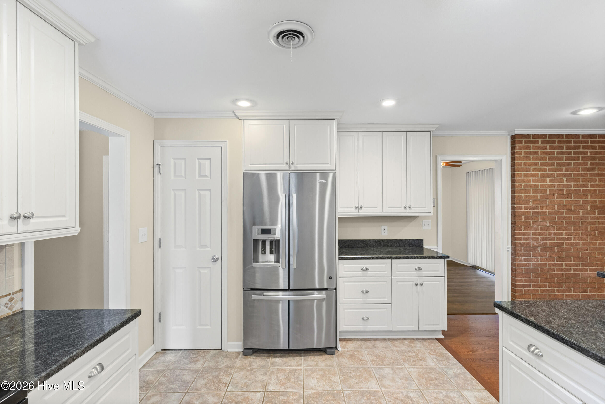 306 E Wynngate Drive Property Photo 15