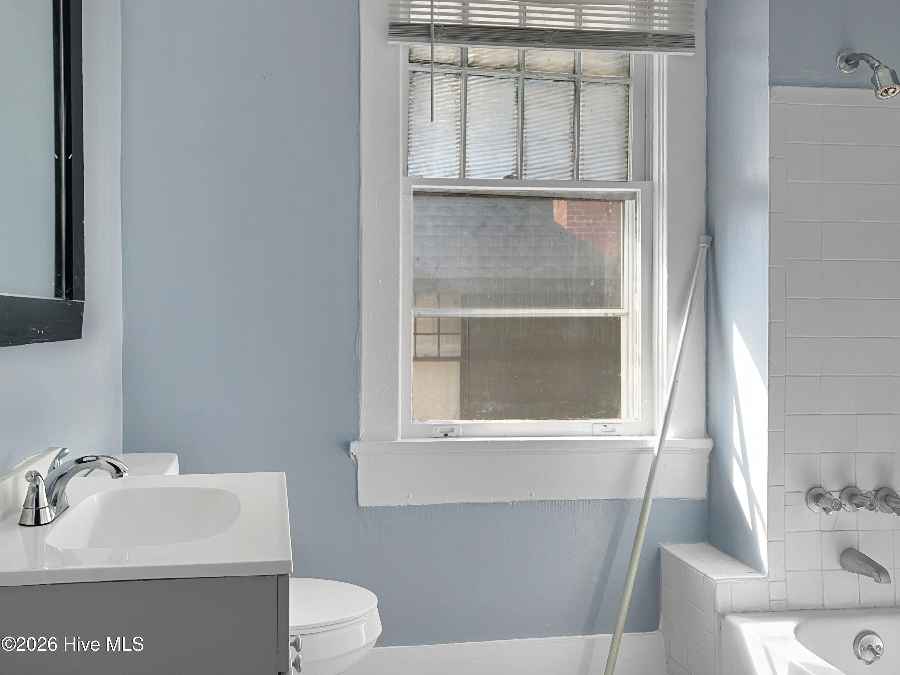 327 Ellis Street B Property Photo 5