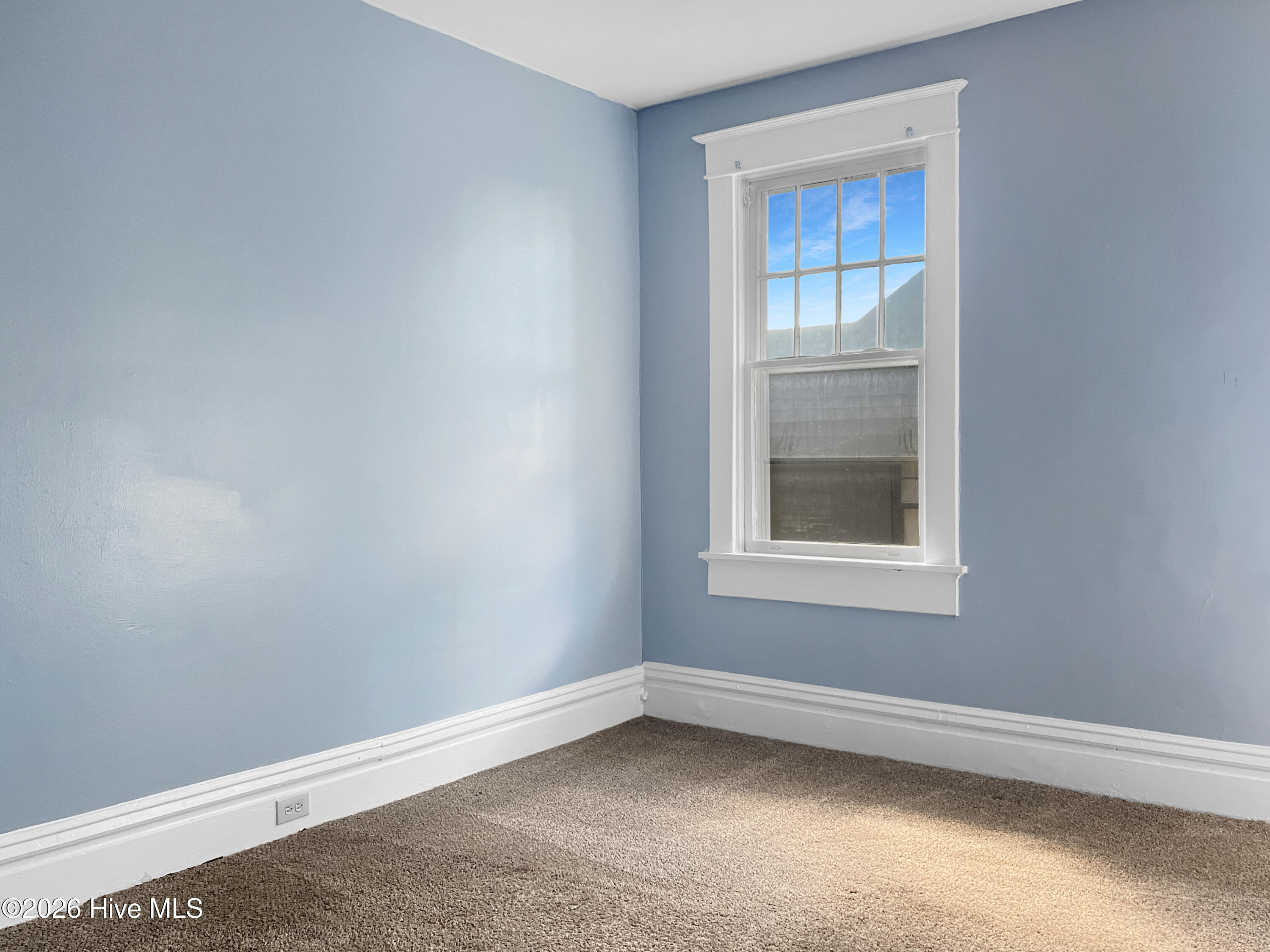 327 Ellis Street B Property Photo 6