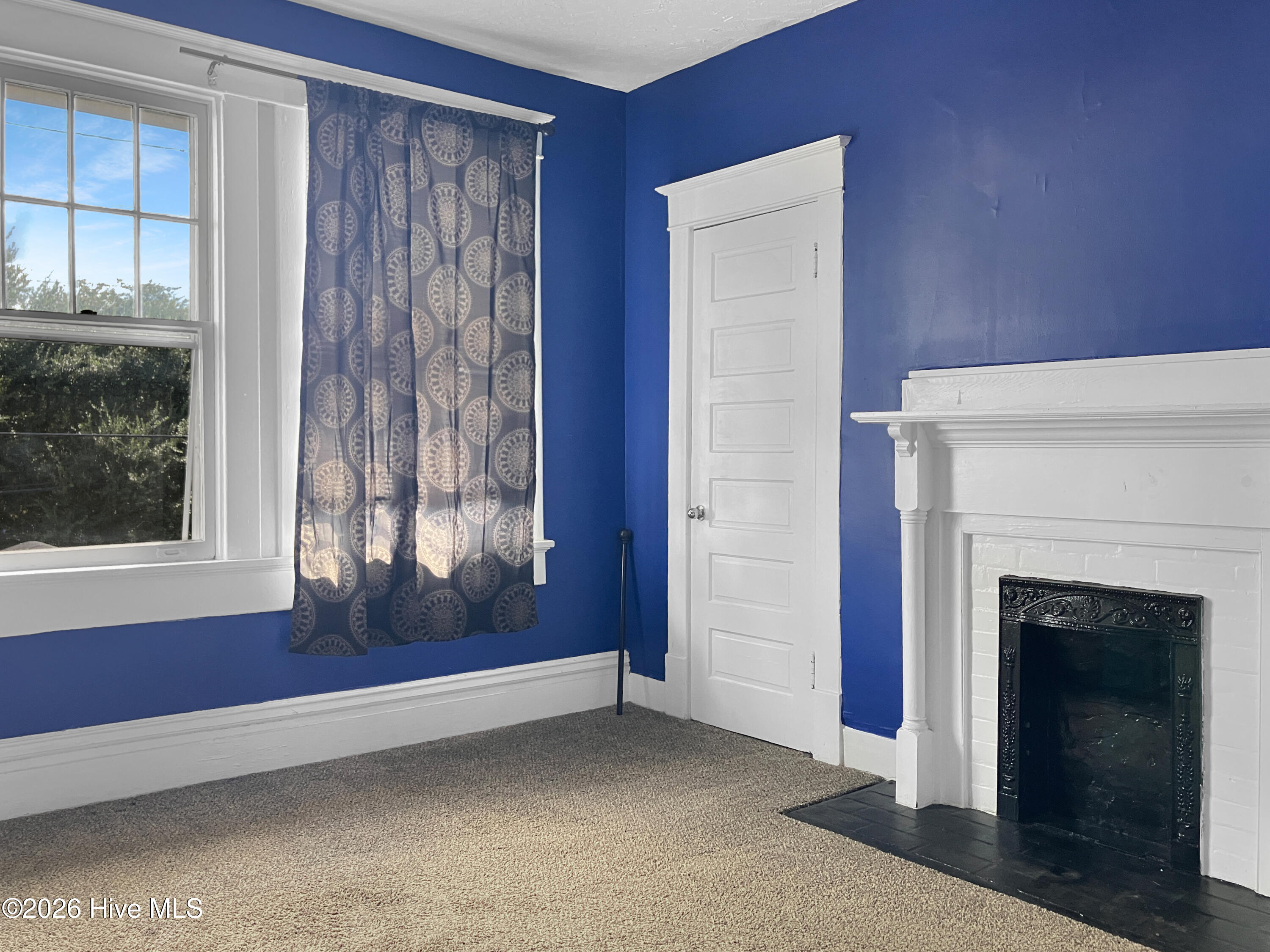327 Ellis Street B Property Photo 7