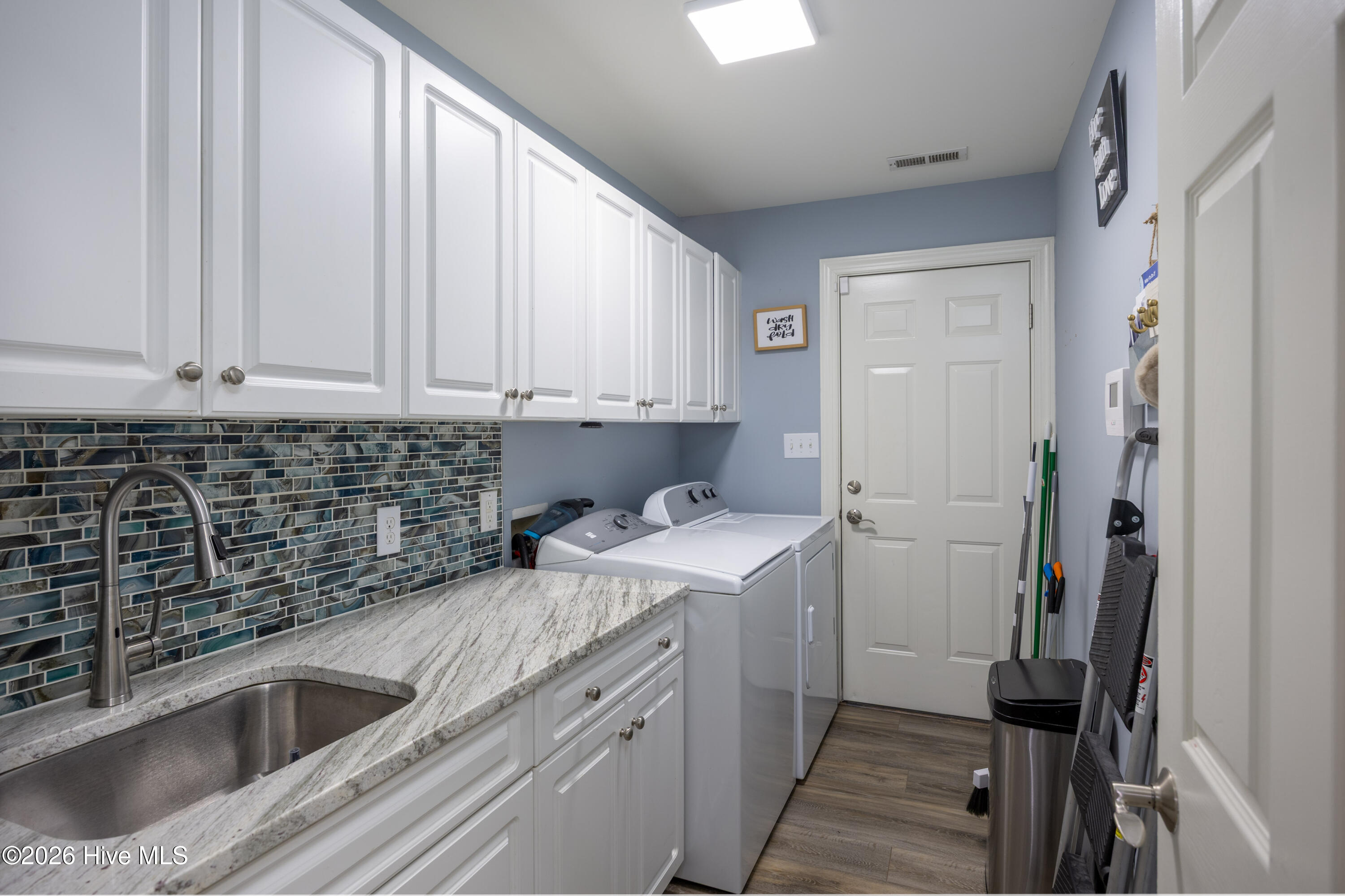 165 Pinecroft Drive Property Photo 18