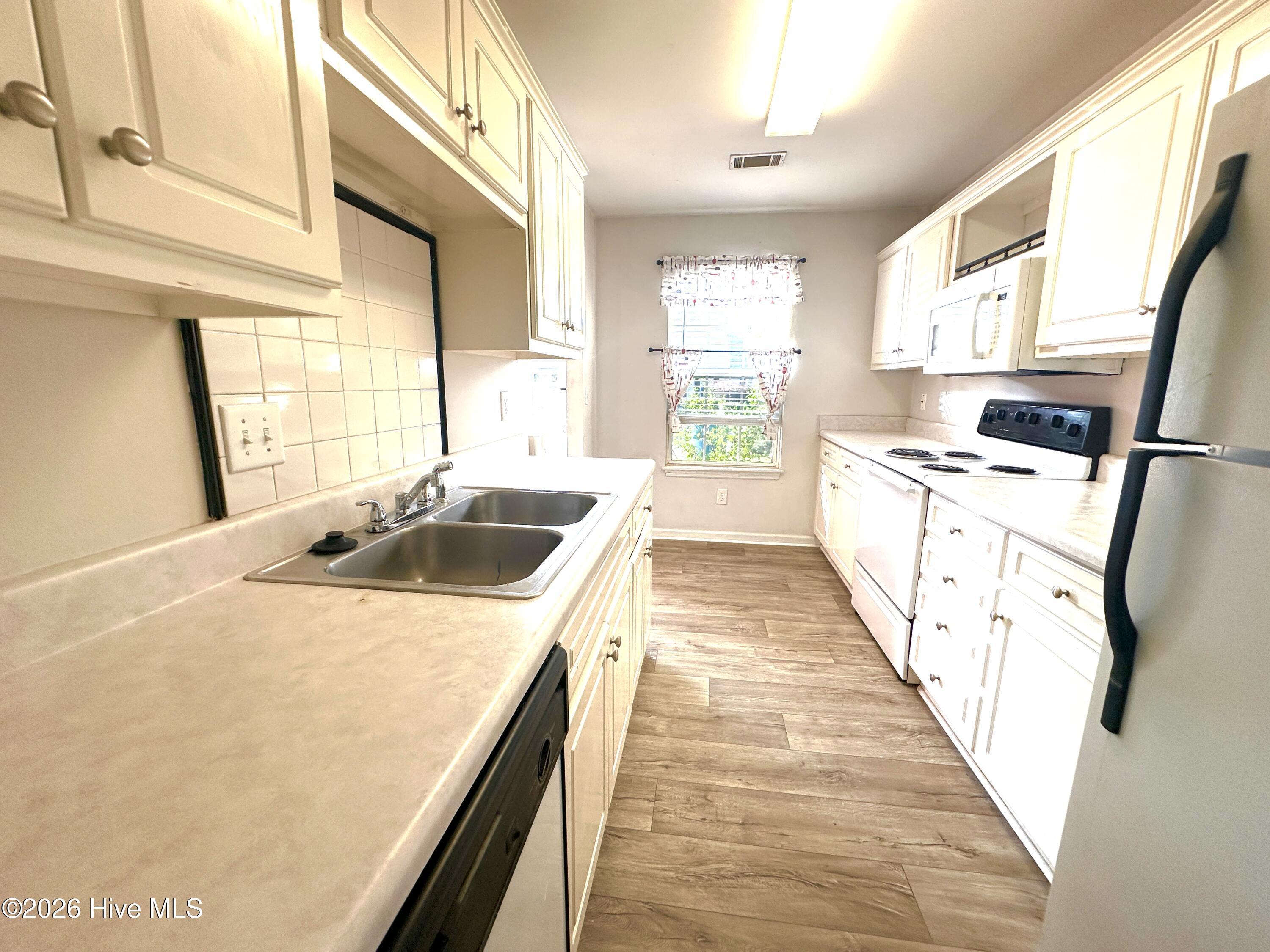 404 Northrop Place Property Photo 10