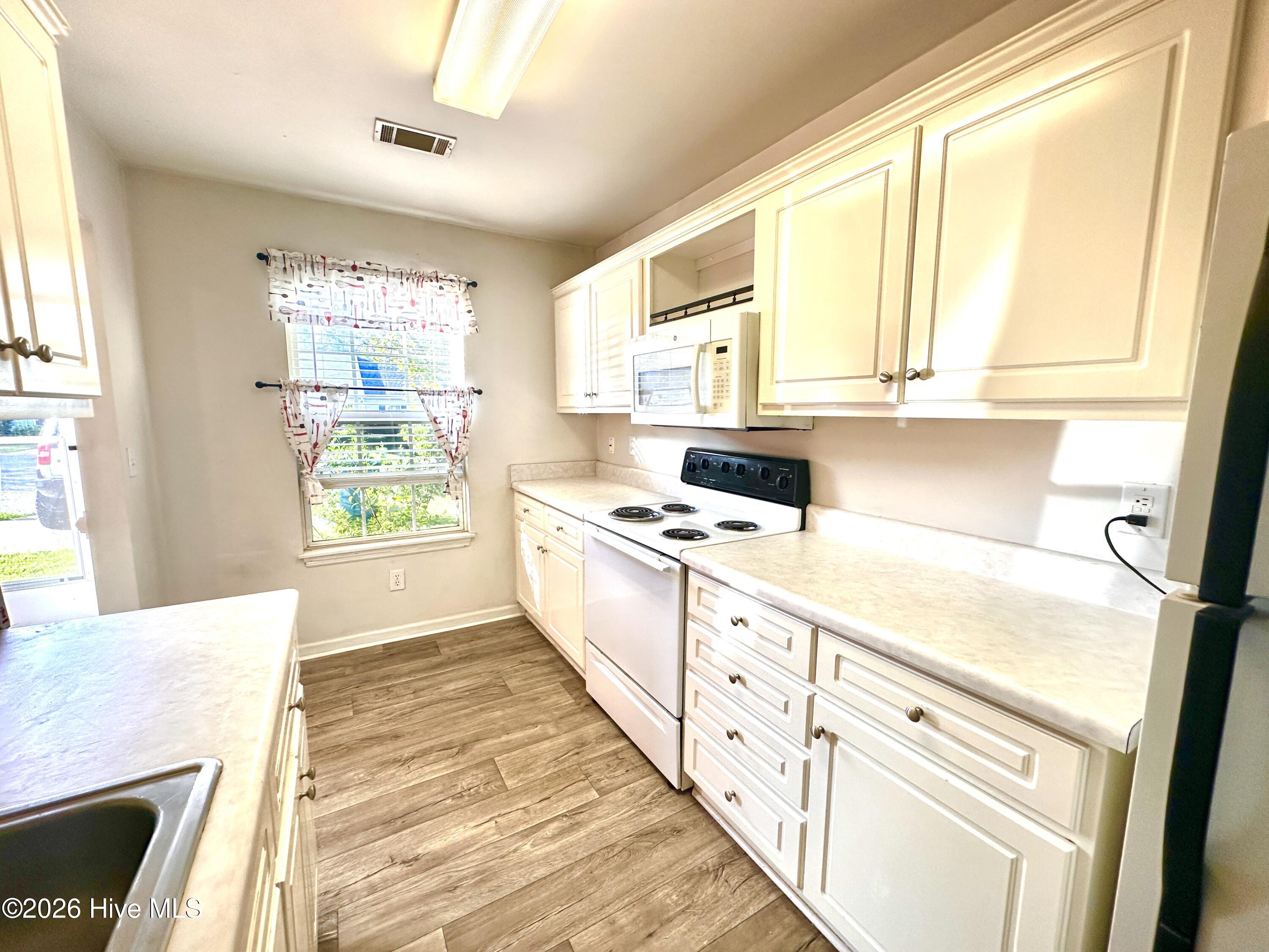 404 Northrop Place Property Photo 11