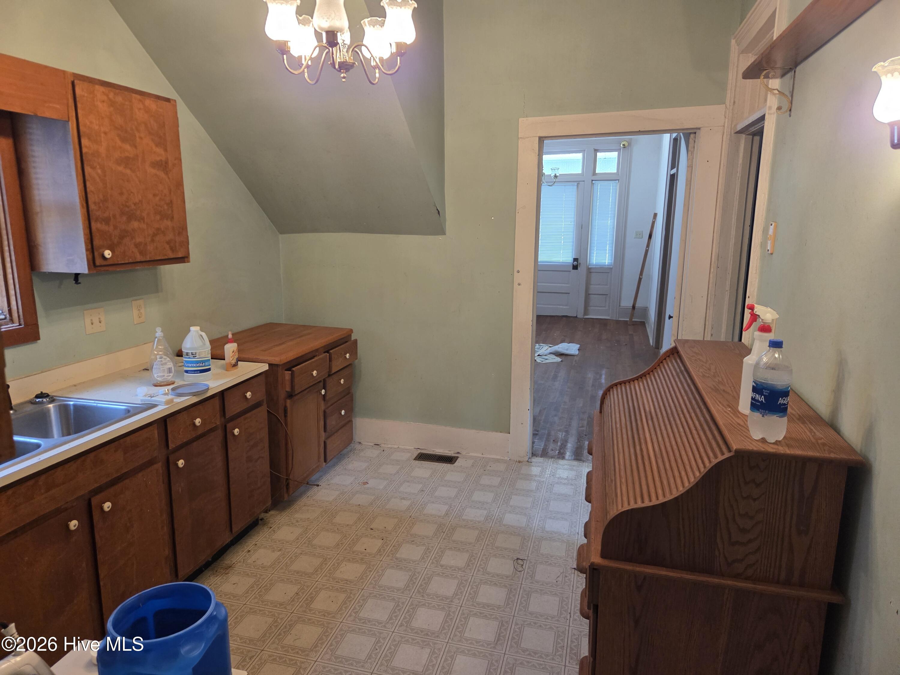 321 Mcdonald Avenue Property Photo 4