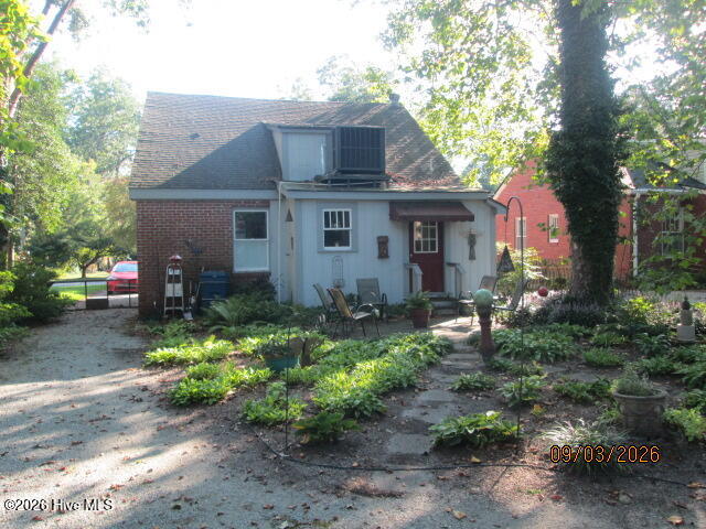 104 E 13th Street Property Photo 25