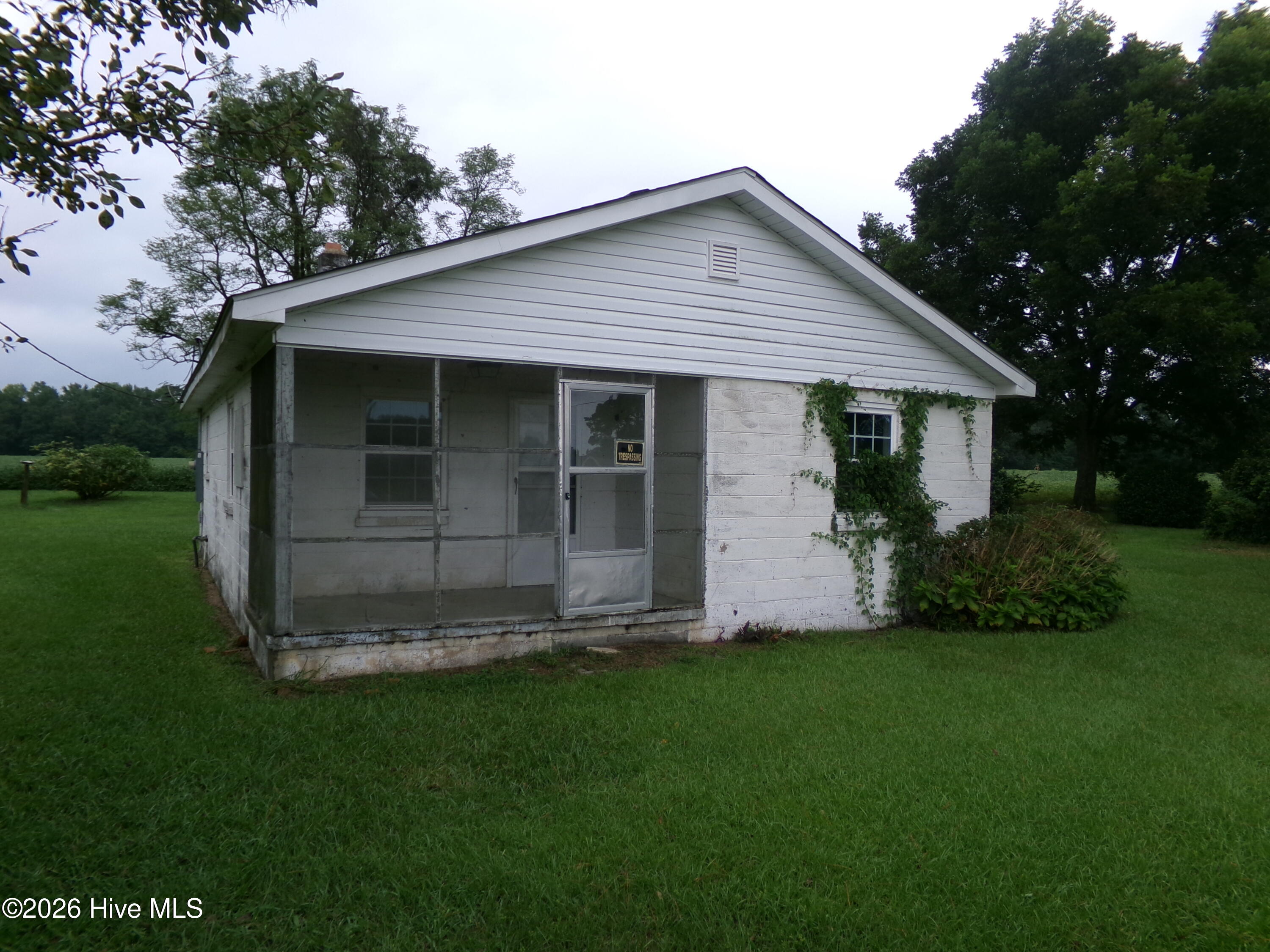 2862 E White Pond Road Property Photo 1