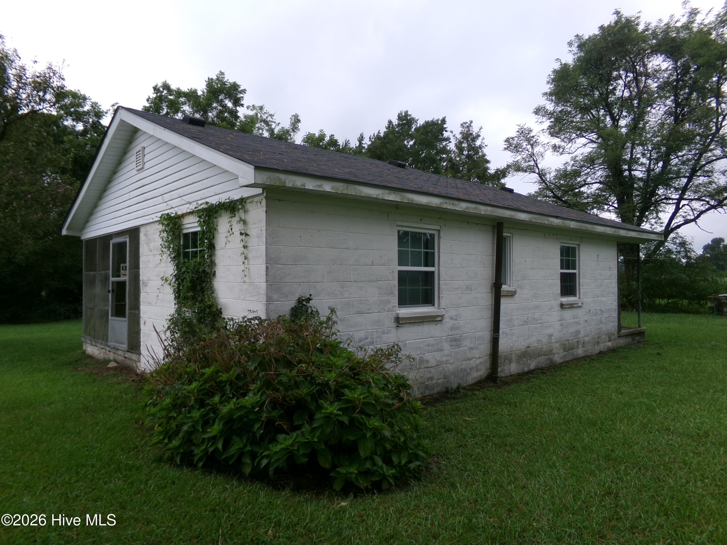2862 E White Pond Road Property Photo 2