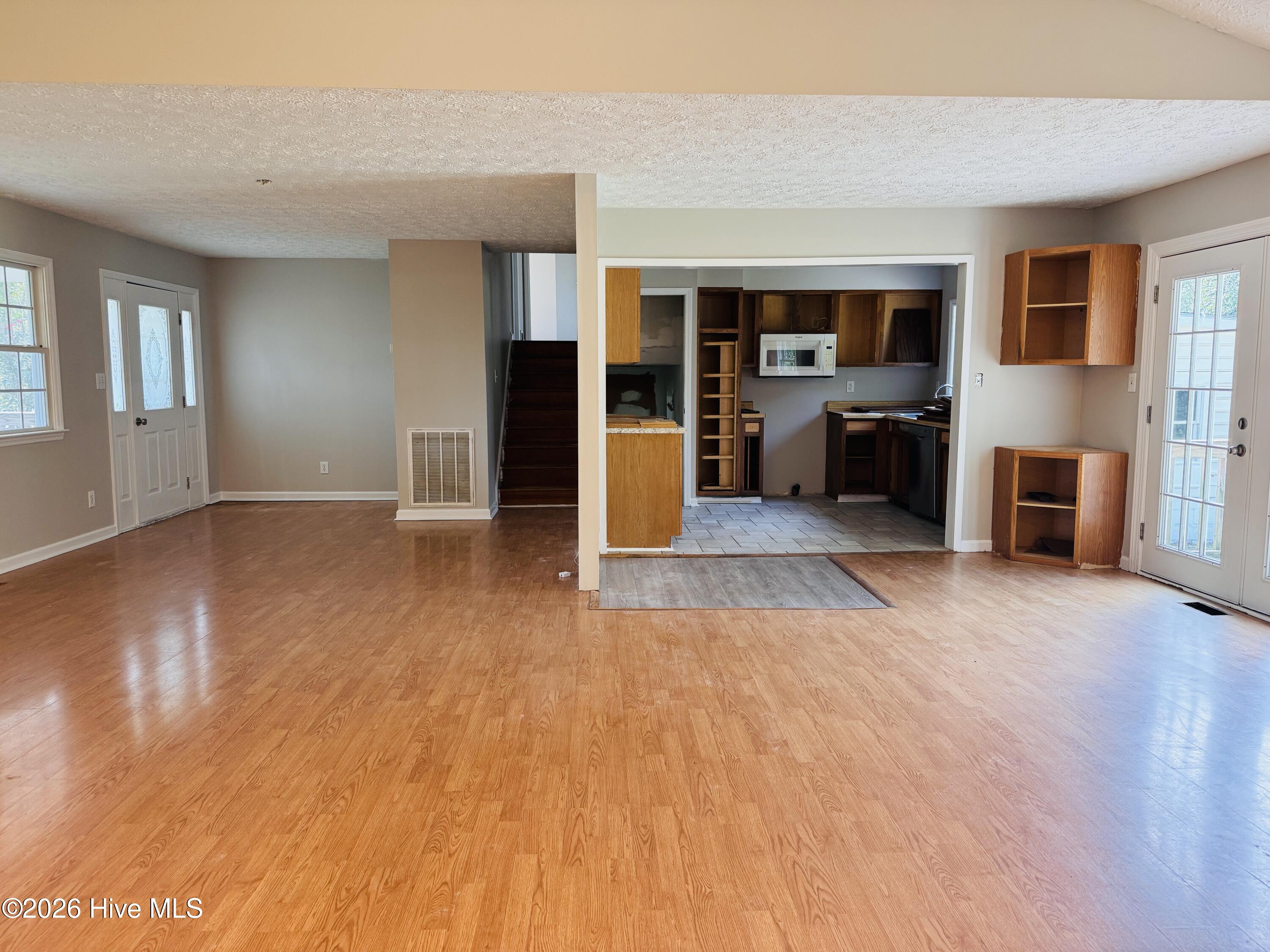 2831 Easy Street Property Photo 8
