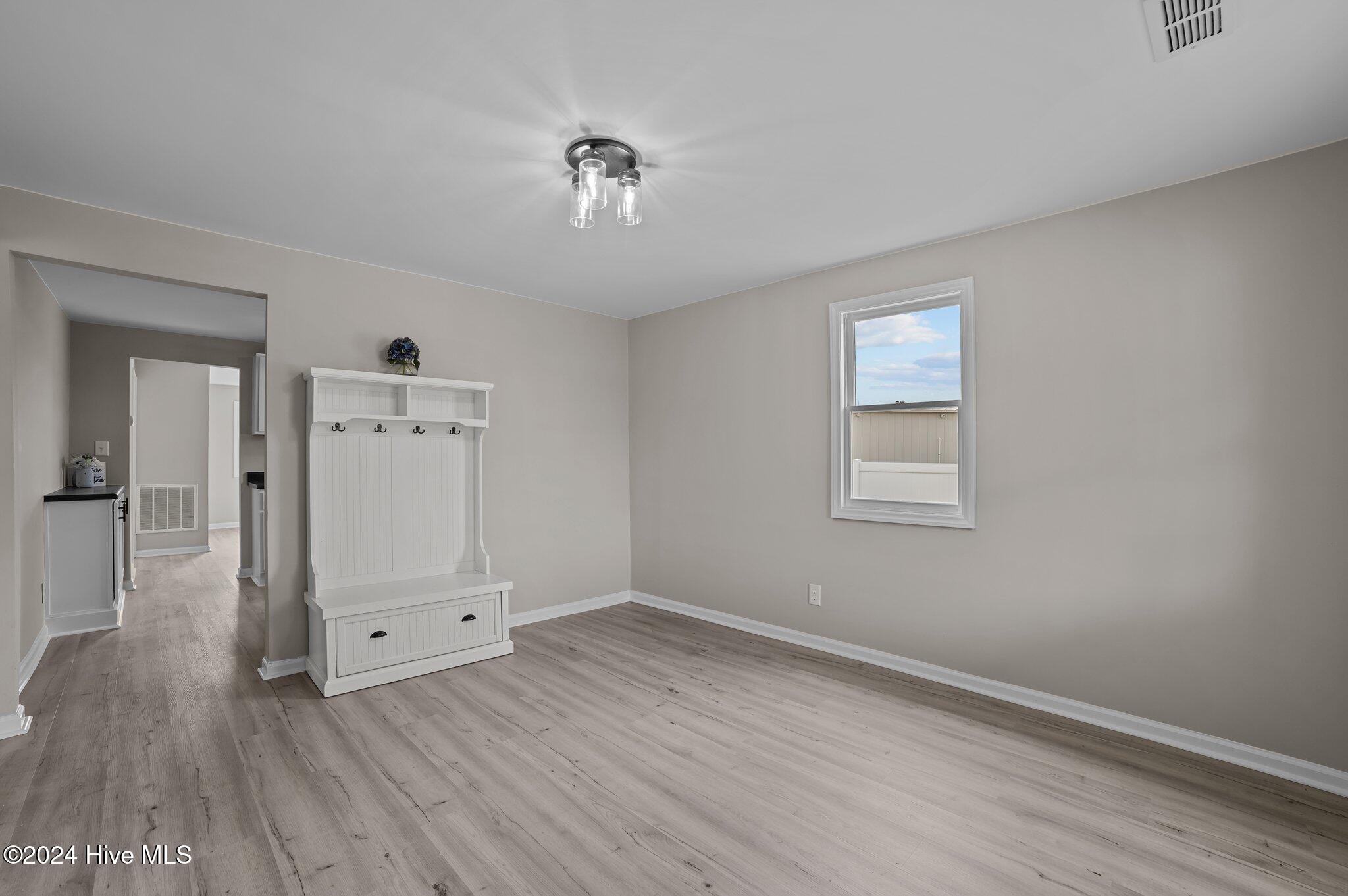 517 W 7th Street Property Photo 4