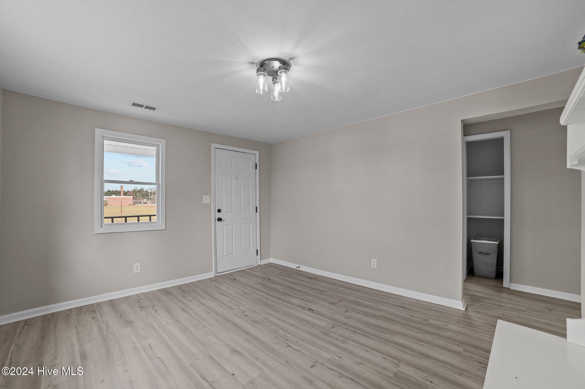 517 W 7th Street Property Photo 6