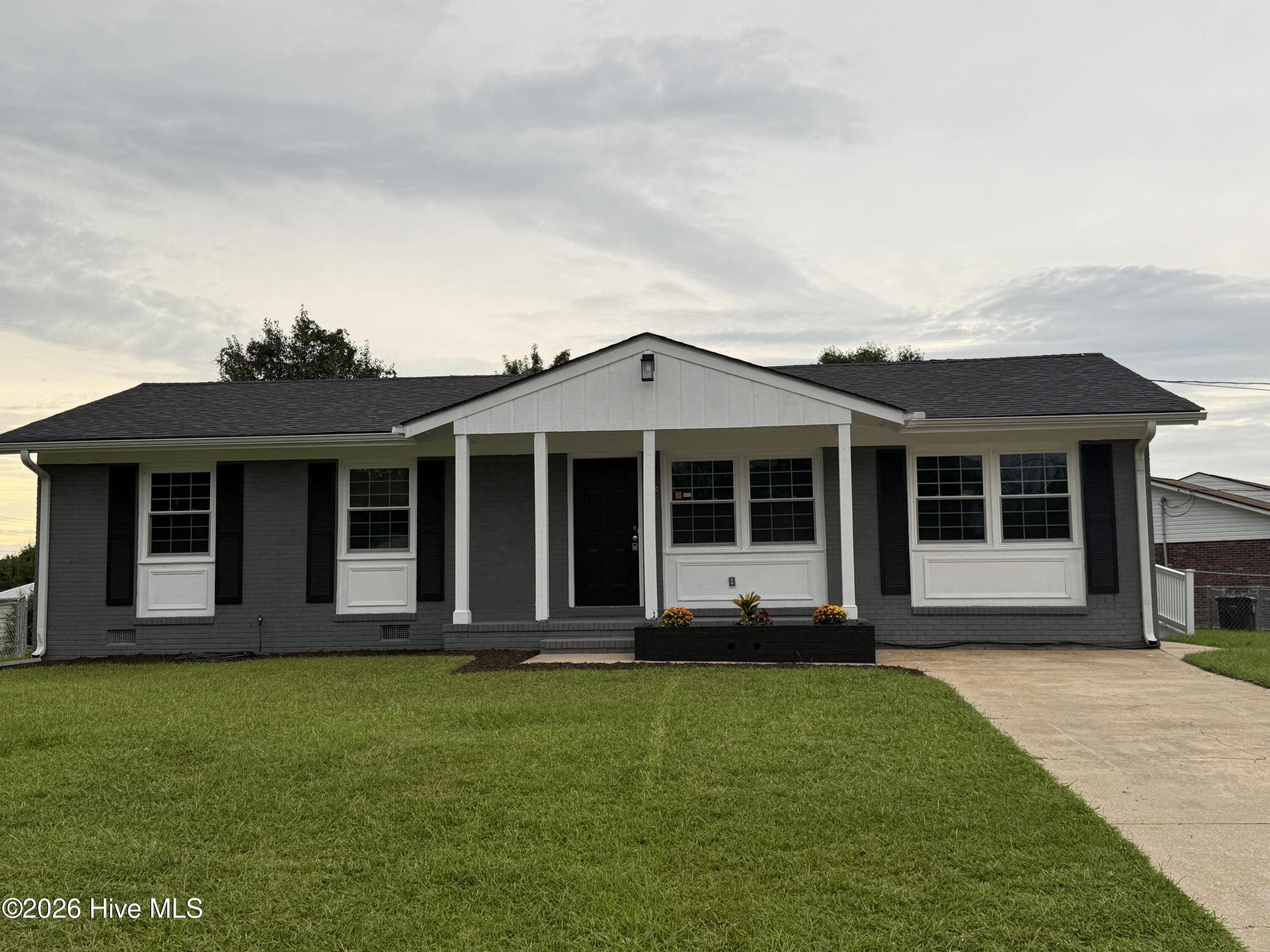 105 Yorkshire Drive Property Photo 1
