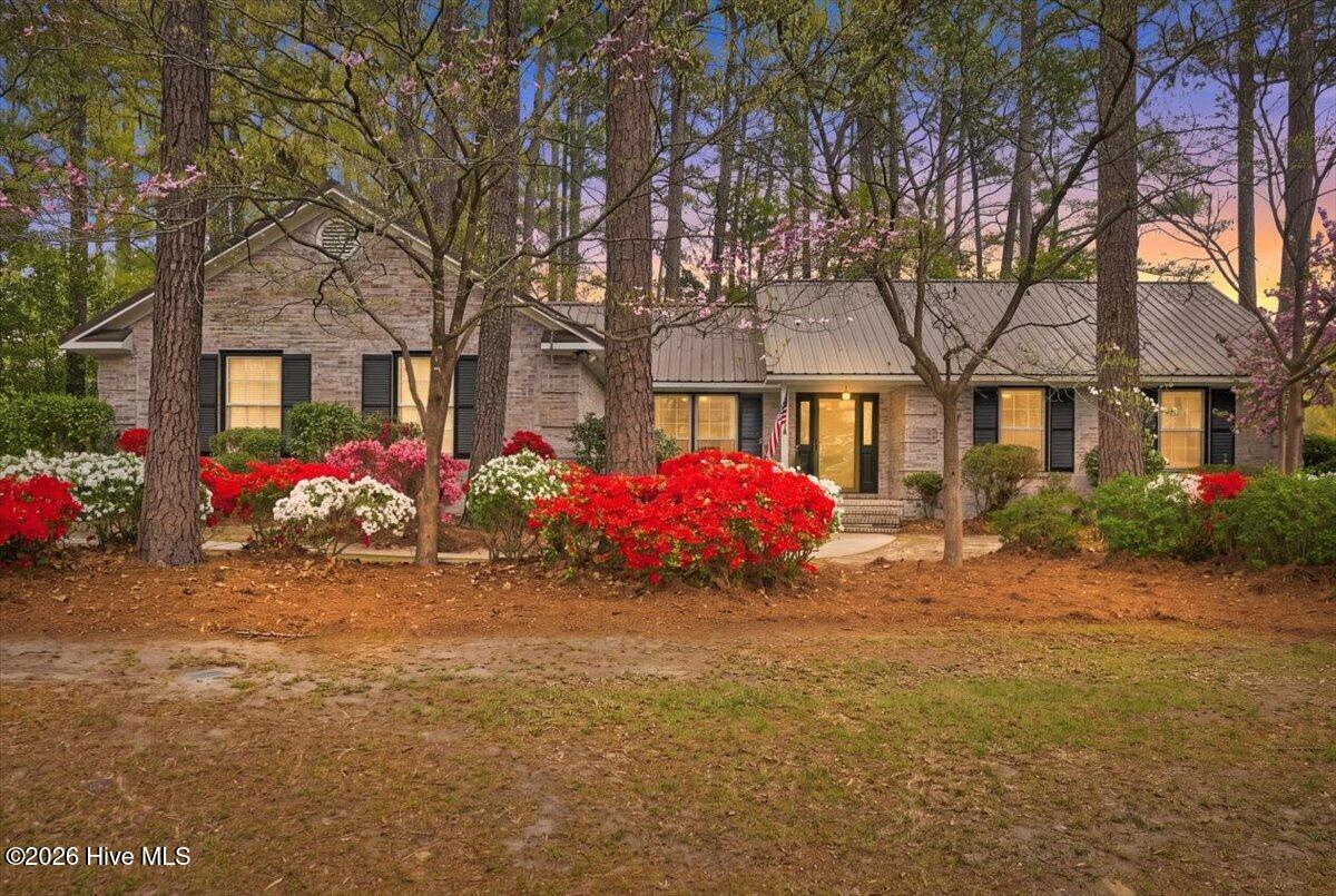 1933 Merrimac Drive Property Photo 1