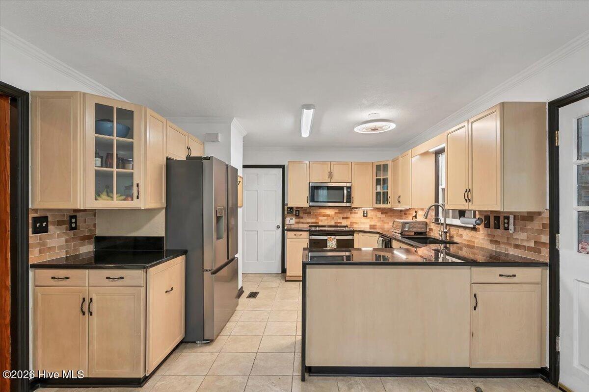 1933 Merrimac Drive Property Photo 4