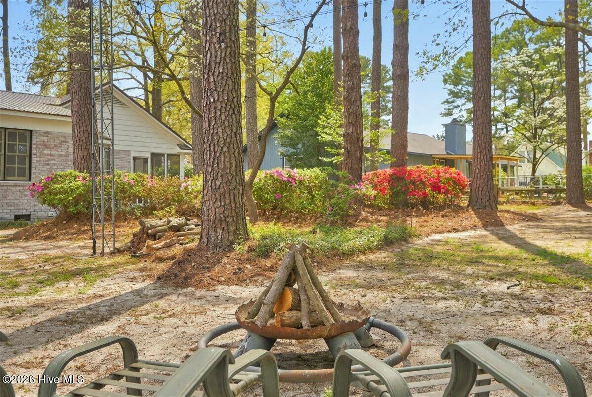 1933 Merrimac Drive Property Photo 8