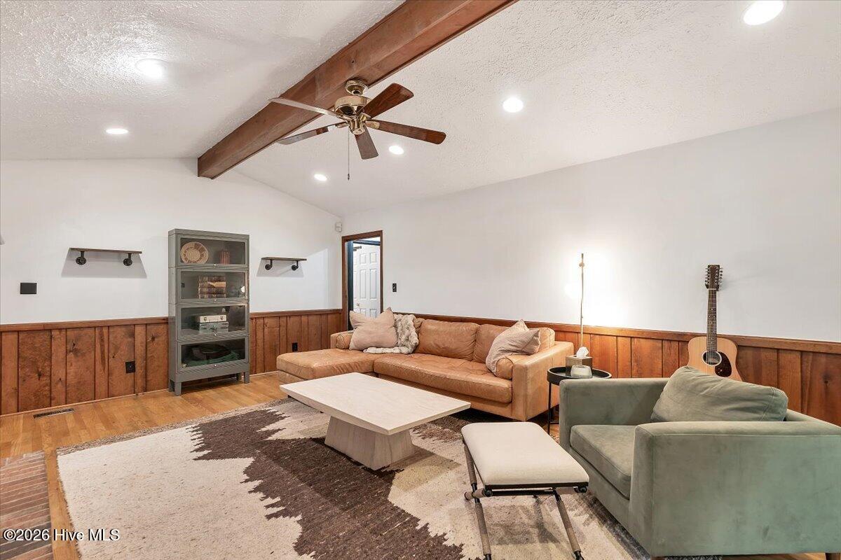 1933 Merrimac Drive Property Photo 9