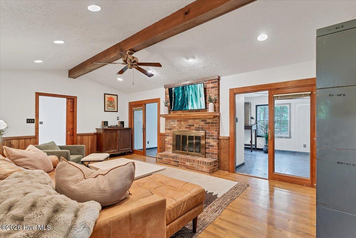 1933 Merrimac Drive Property Photo 10