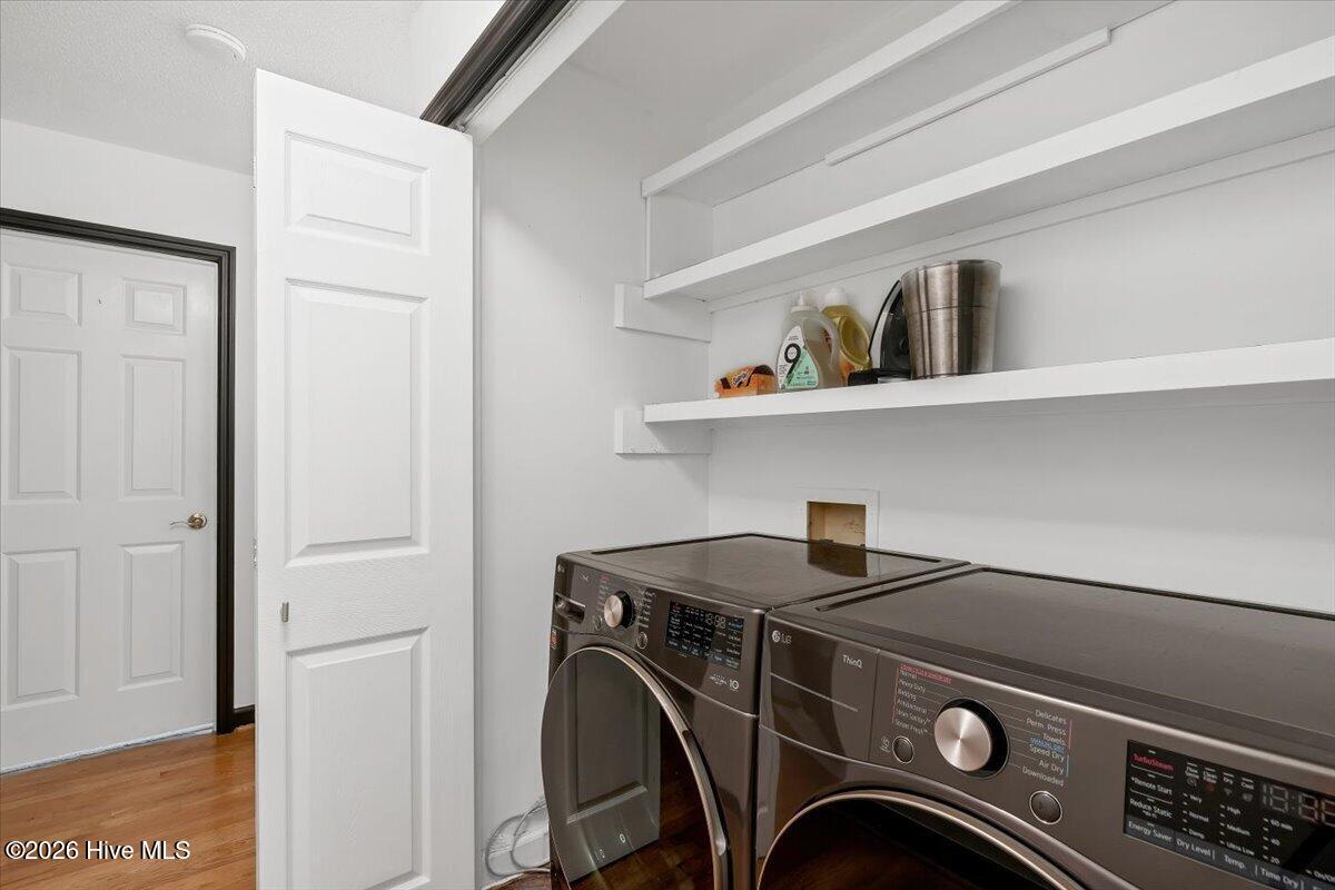 1933 Merrimac Drive Property Photo 15