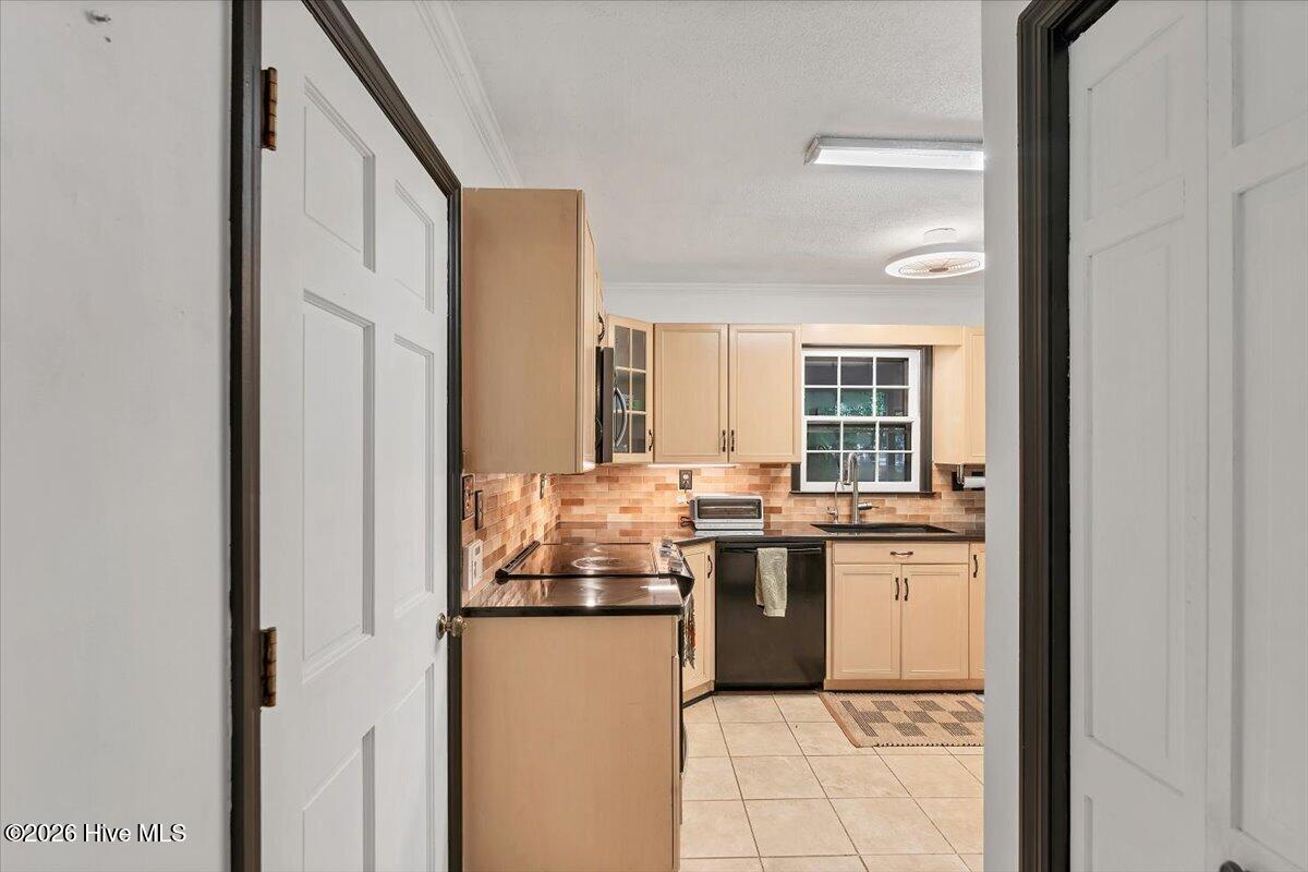 1933 Merrimac Drive Property Photo 45
