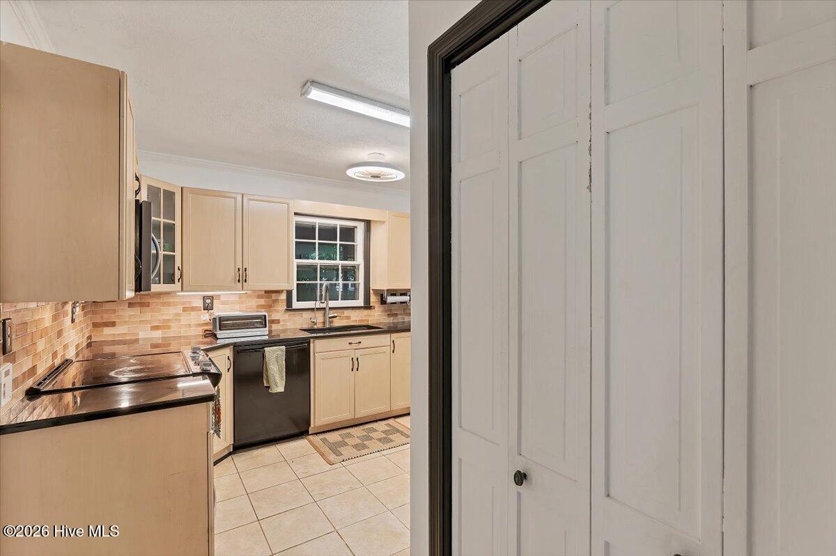 1933 Merrimac Drive Property Photo 46