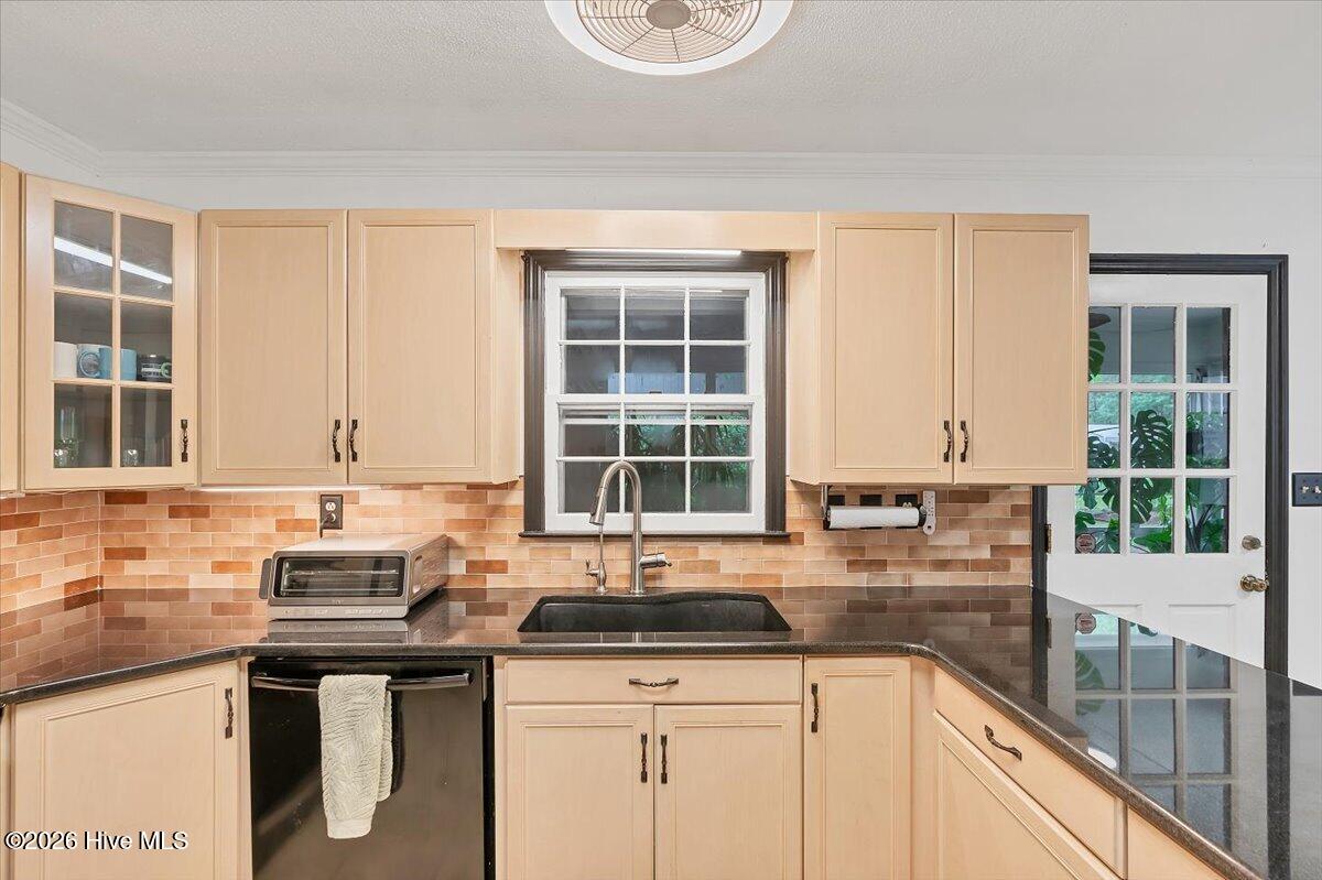 1933 Merrimac Drive Property Photo 51
