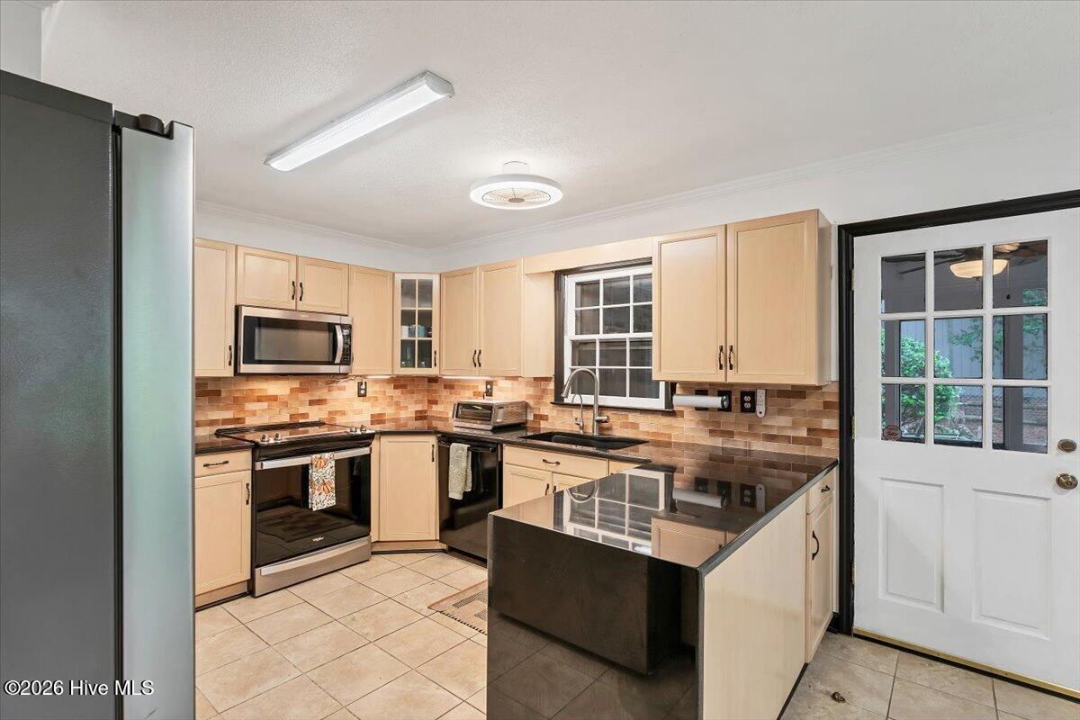 1933 Merrimac Drive Property Photo 70