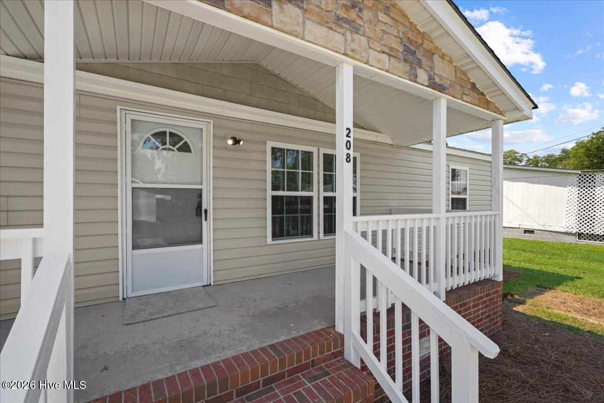 208 E Boundary Street Property Photo 5