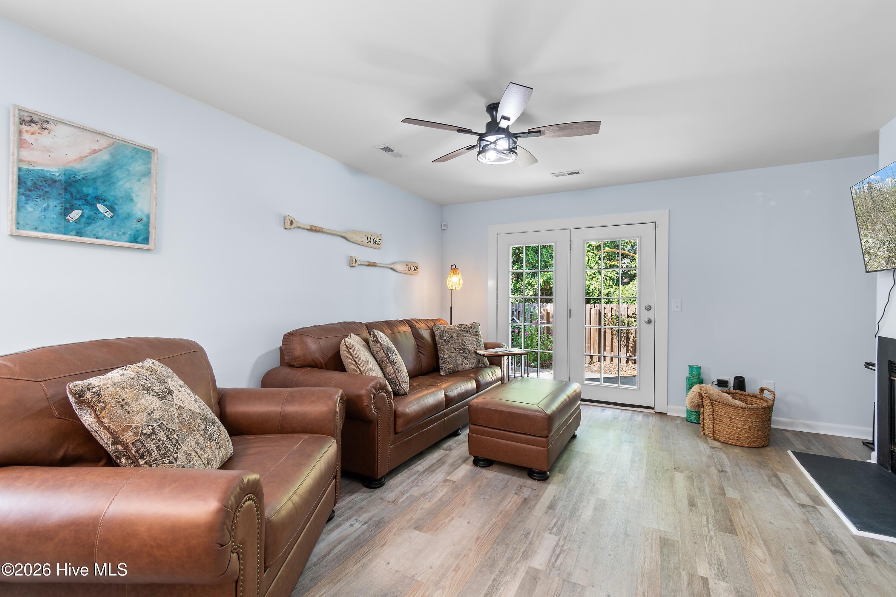 128 Lullwater Drive Unit B Property Photo 6