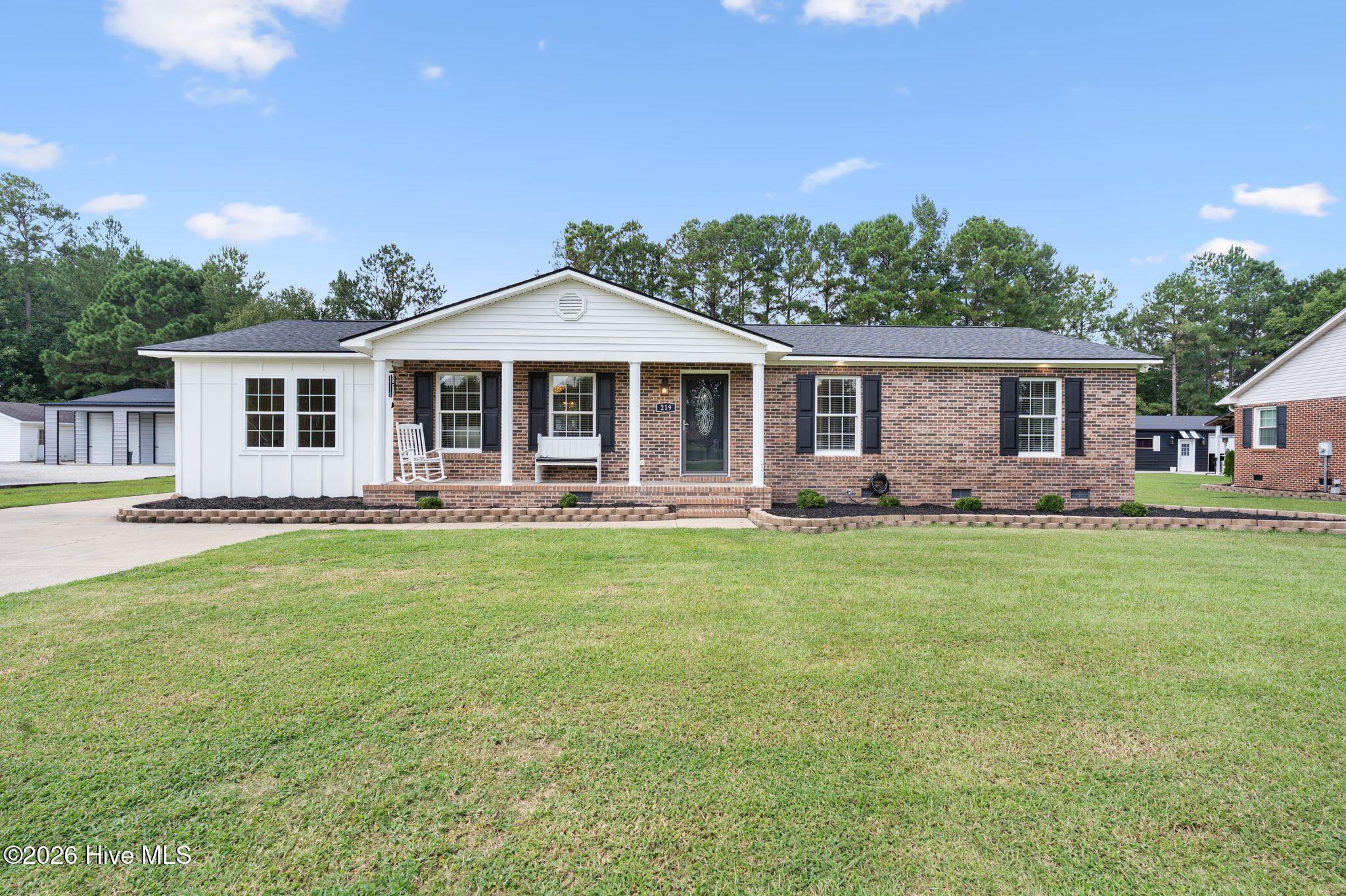 219 Oakwood Heights Drive Property Photo 1