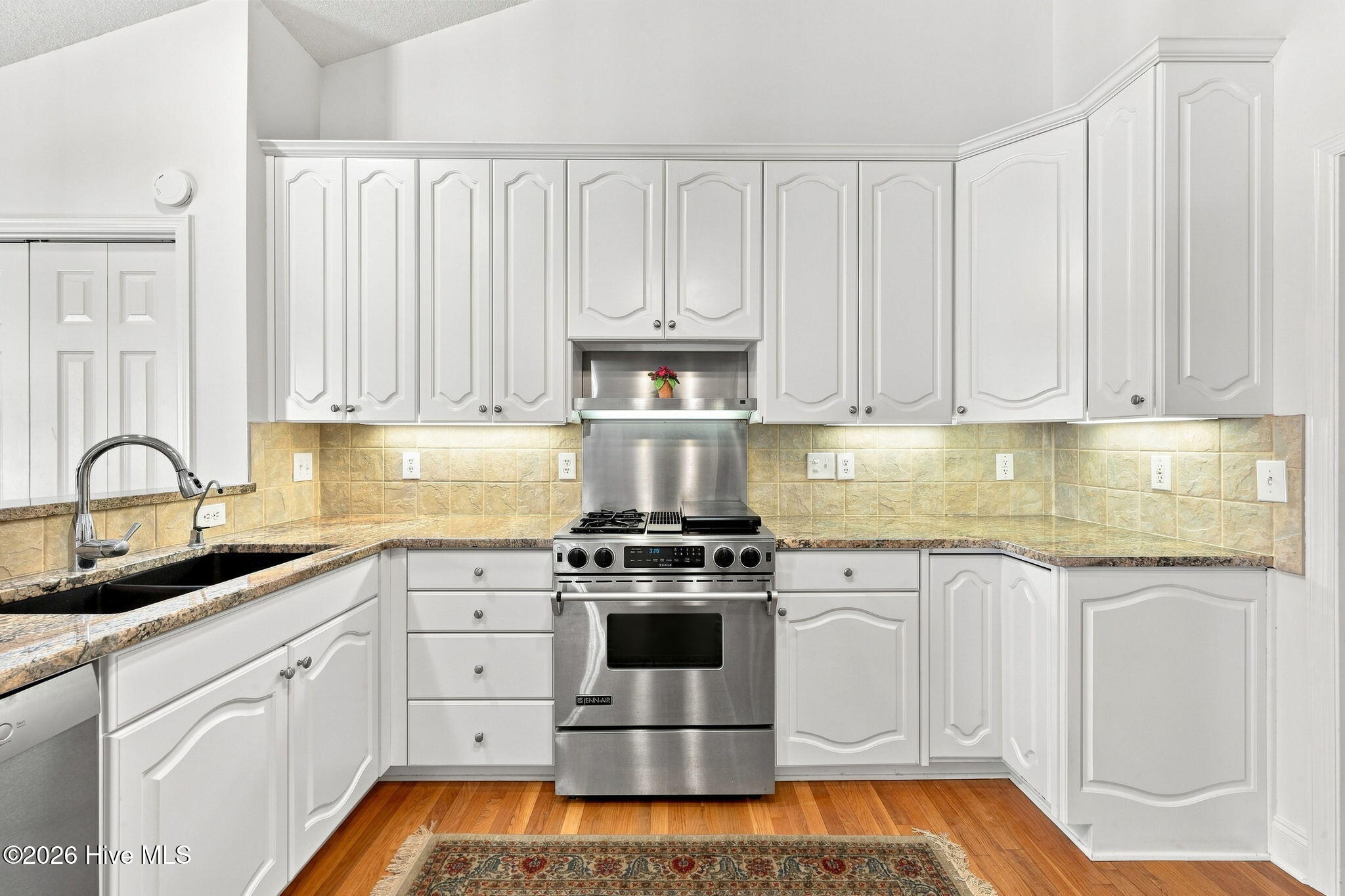 2119 Royal Pines Drive Property Photo 8
