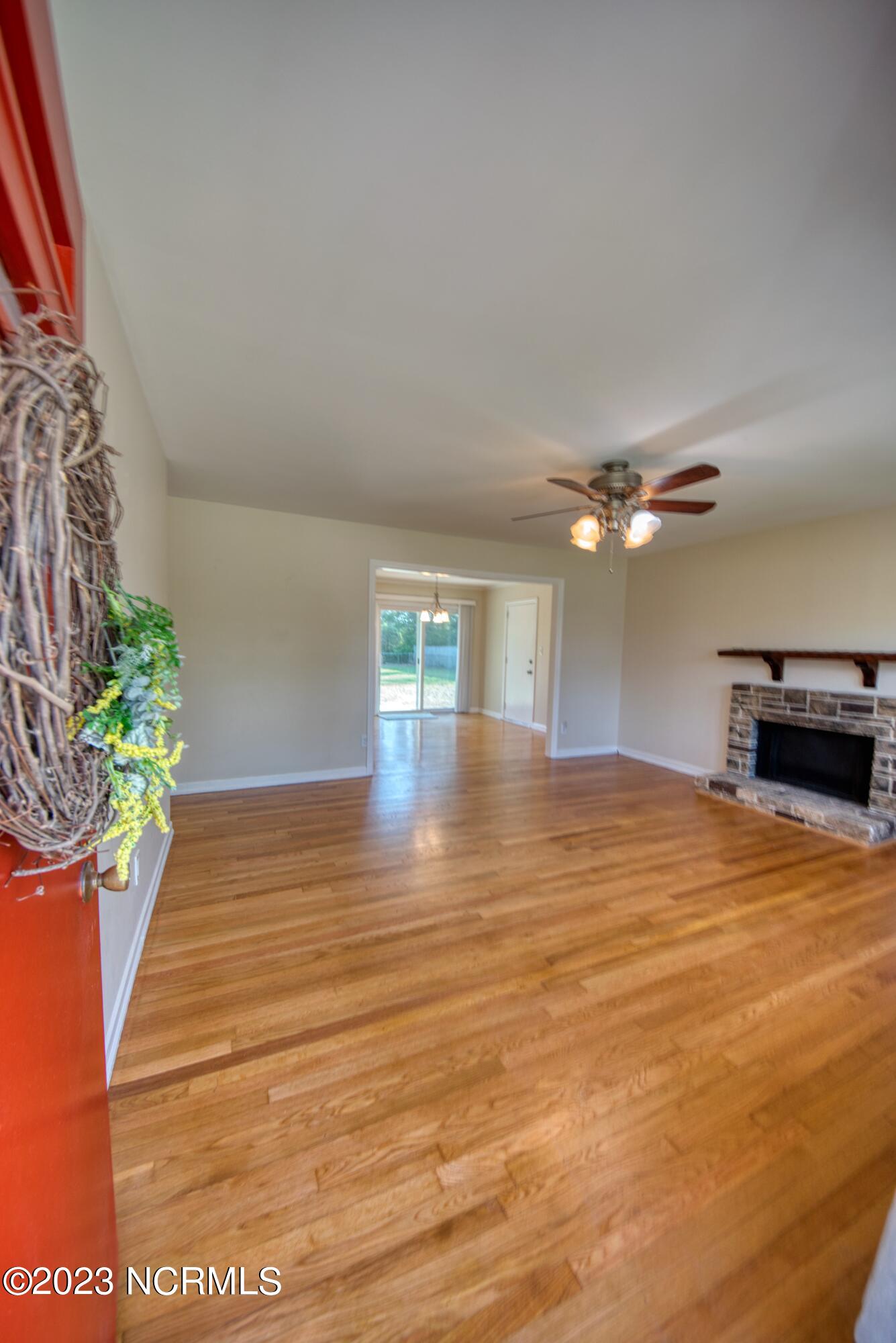 106 Pinecliff Drive Property Photo 3