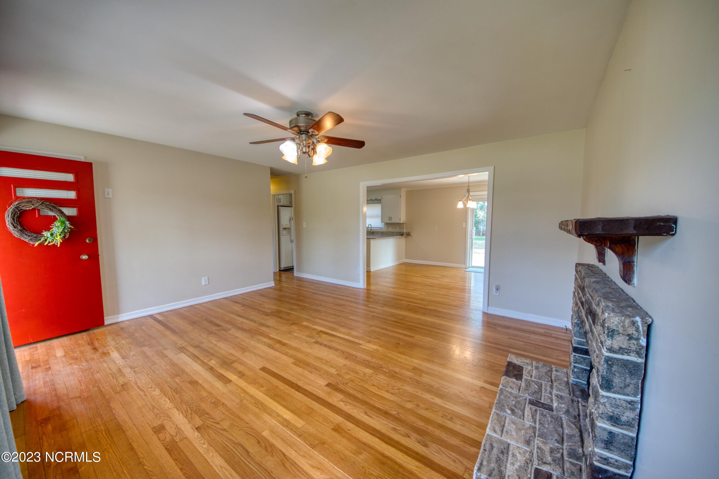 106 Pinecliff Drive Property Photo 4