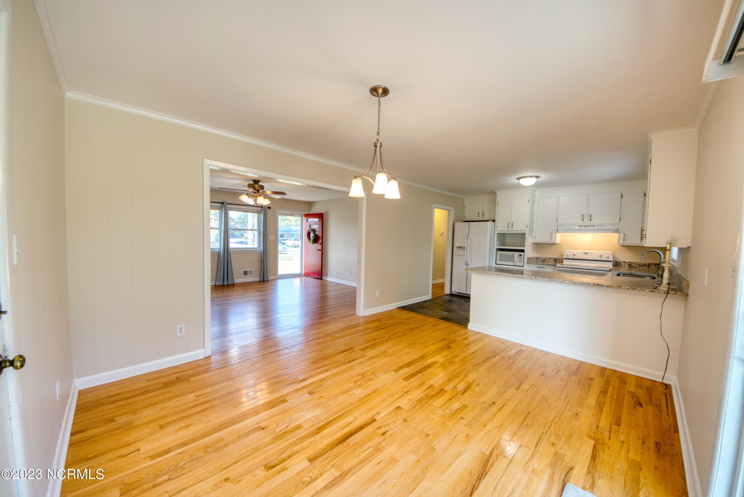 106 Pinecliff Drive Property Photo 12