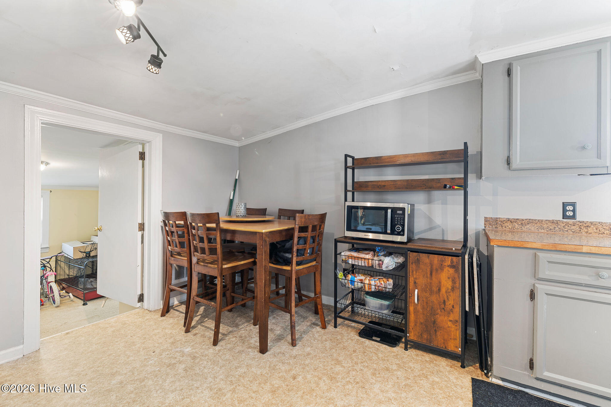 3795 Rouse Loop Road Property Photo 5