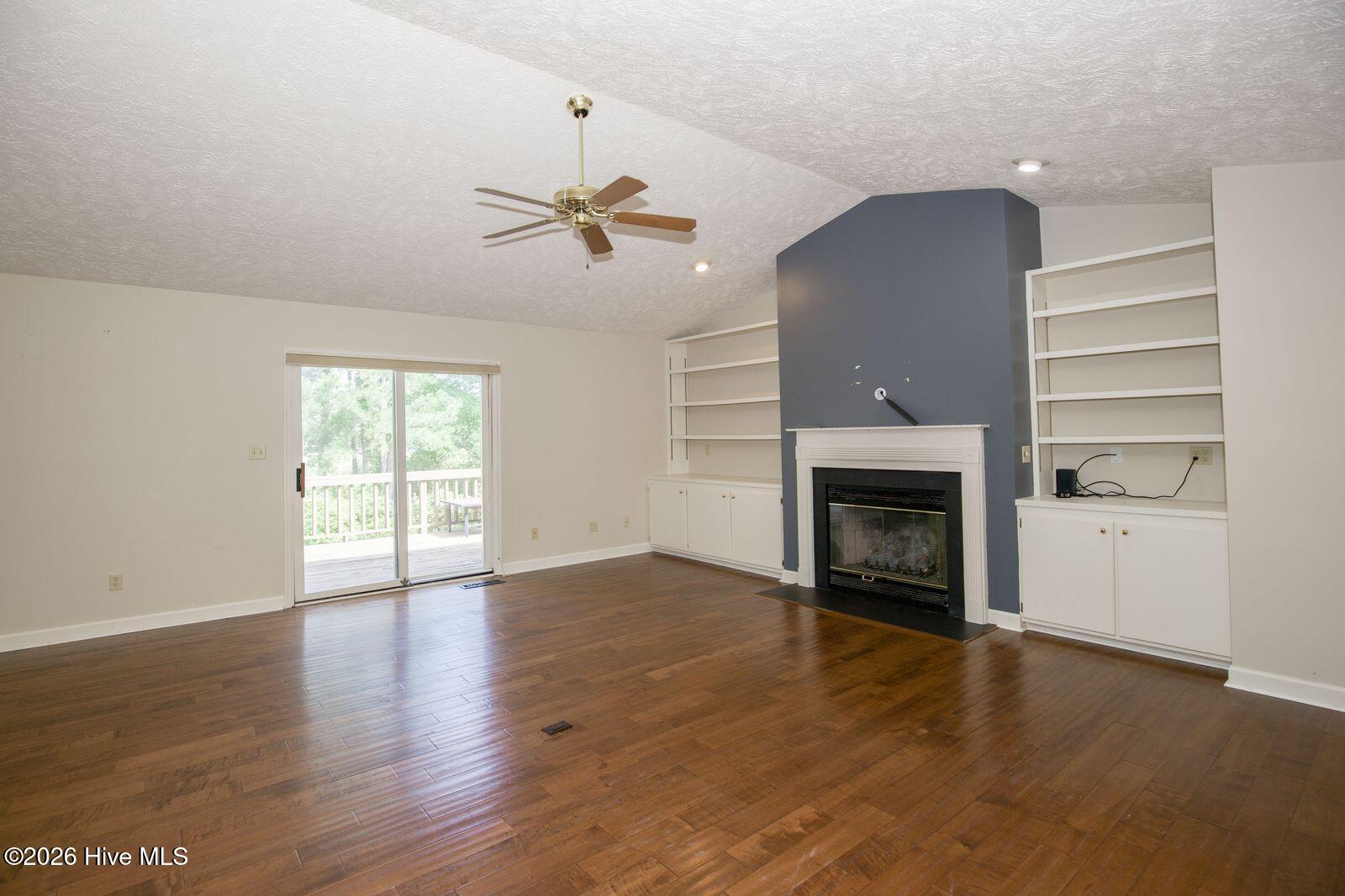 1205 Greenbriar Drive Property Photo 3