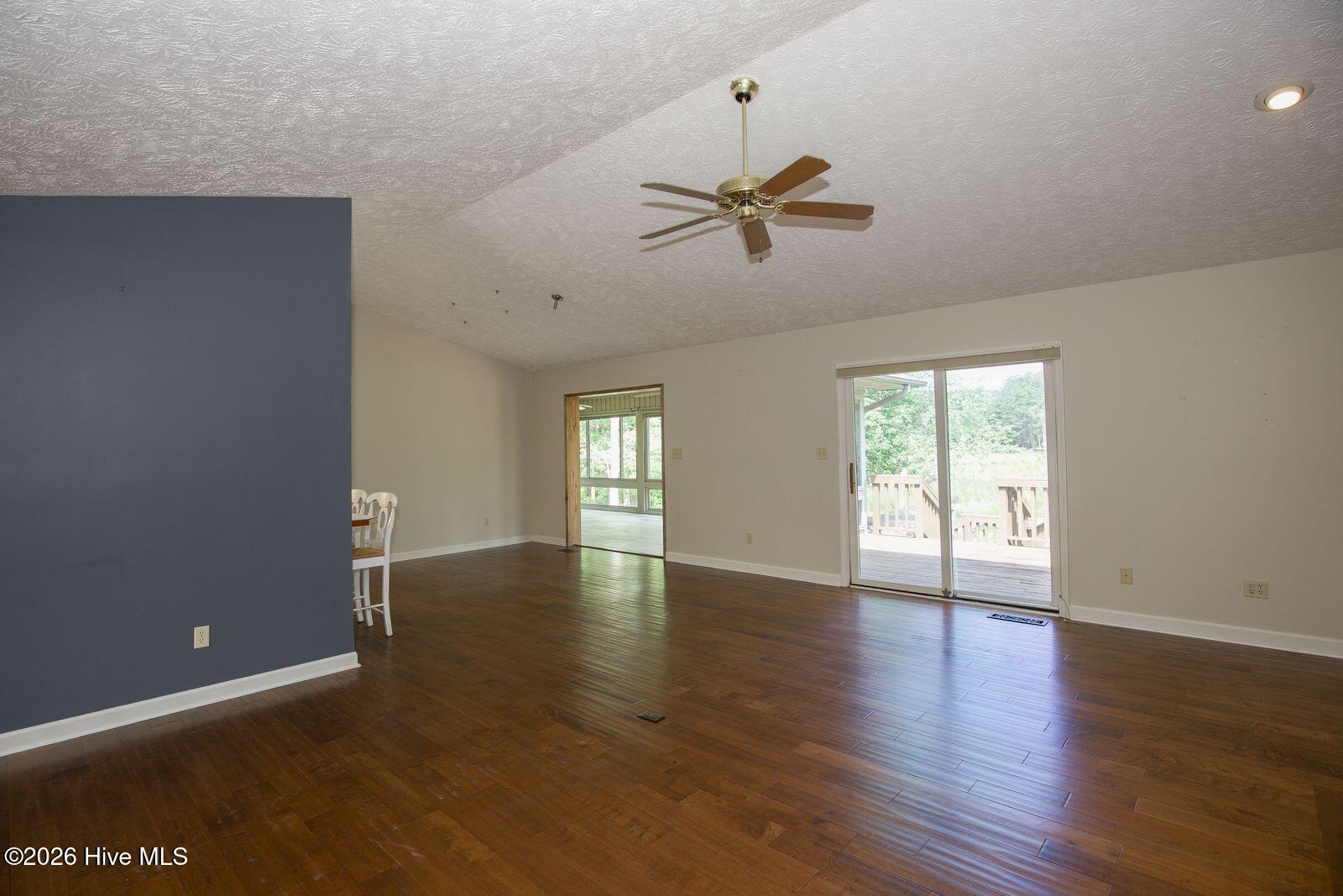 1205 Greenbriar Drive Property Photo 4