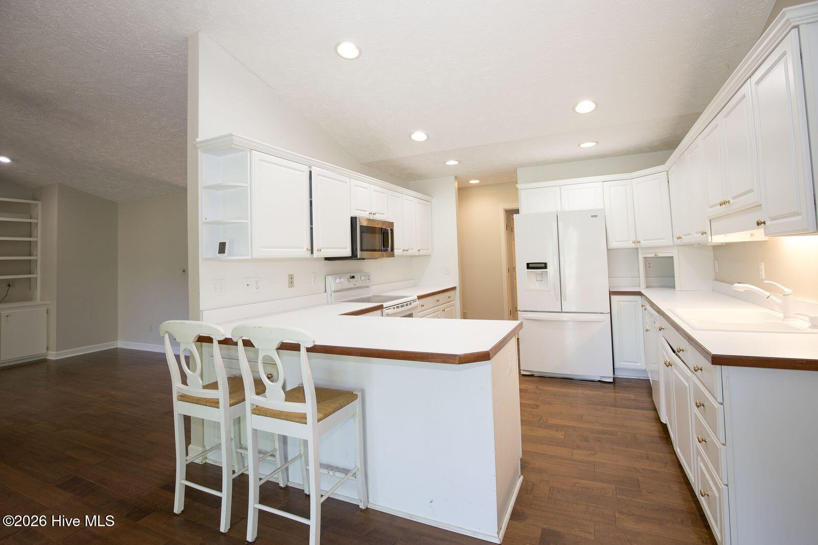 1205 Greenbriar Drive Property Photo 8