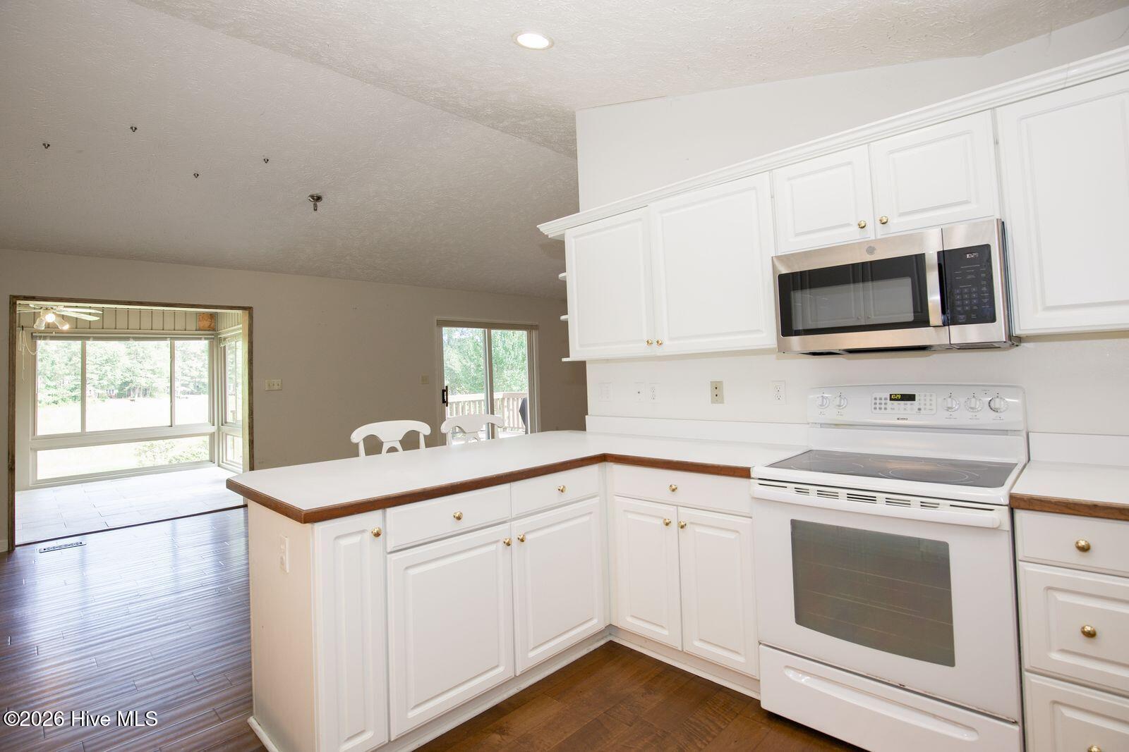 1205 Greenbriar Drive Property Photo 9
