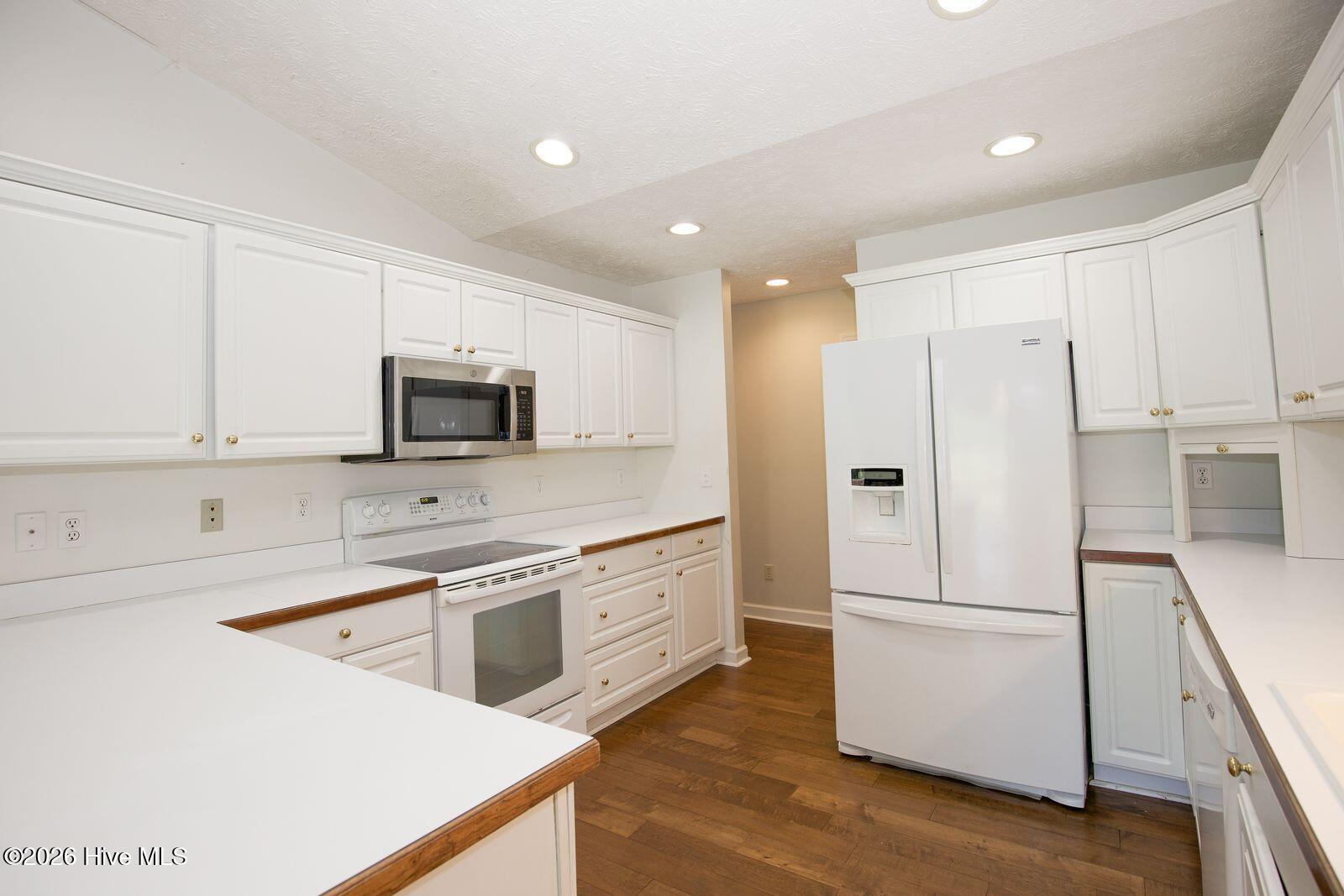 1205 Greenbriar Drive Property Photo 11