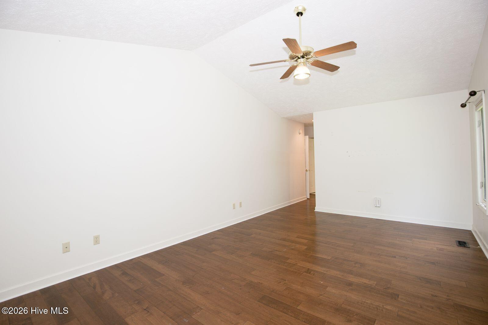 1205 Greenbriar Drive Property Photo 12
