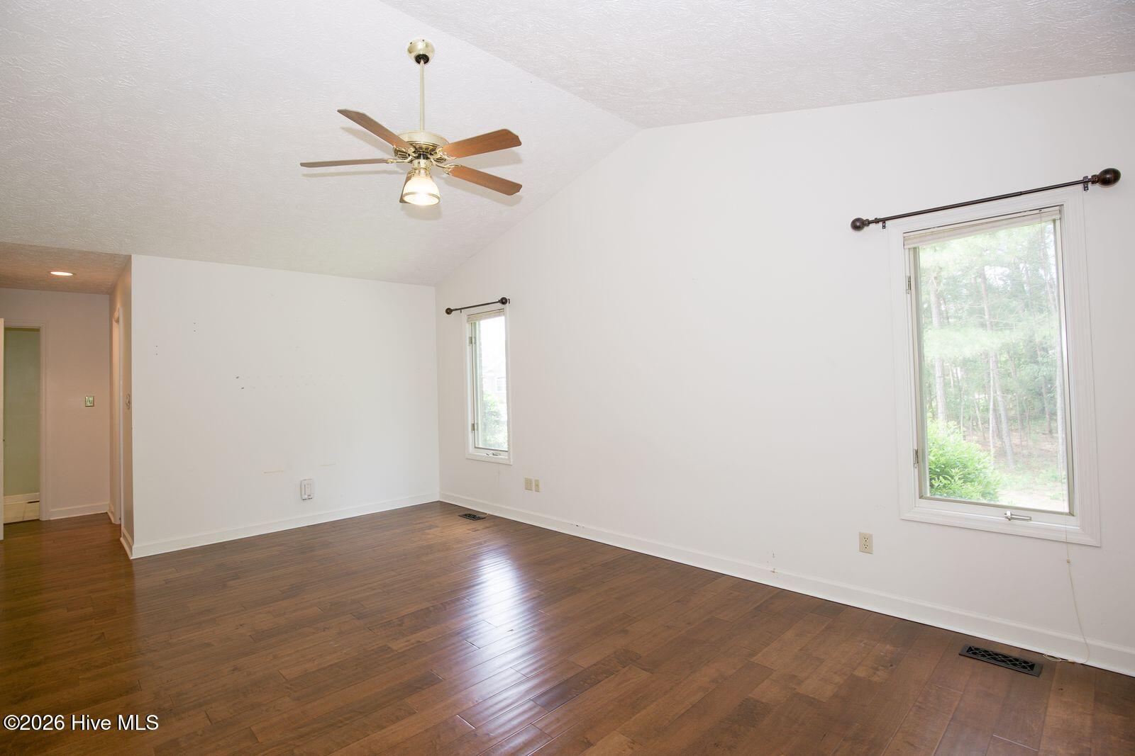 1205 Greenbriar Drive Property Photo 13