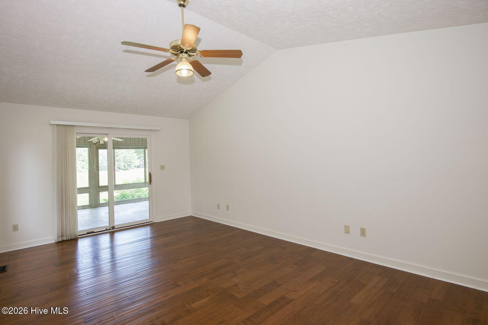 1205 Greenbriar Drive Property Photo 14