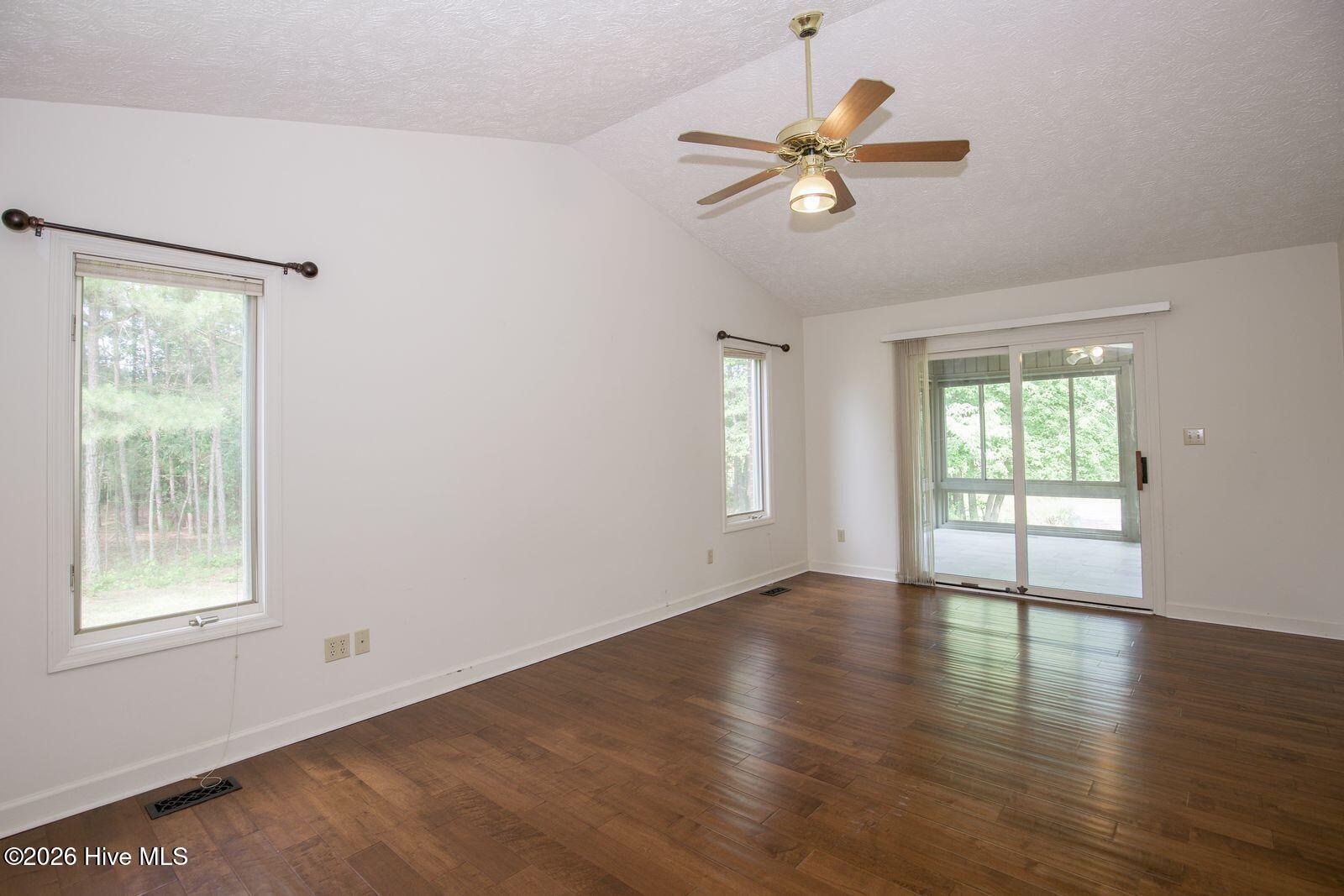 1205 Greenbriar Drive Property Photo 15