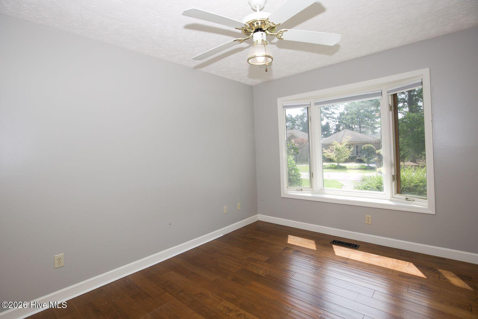 1205 Greenbriar Drive Property Photo 21