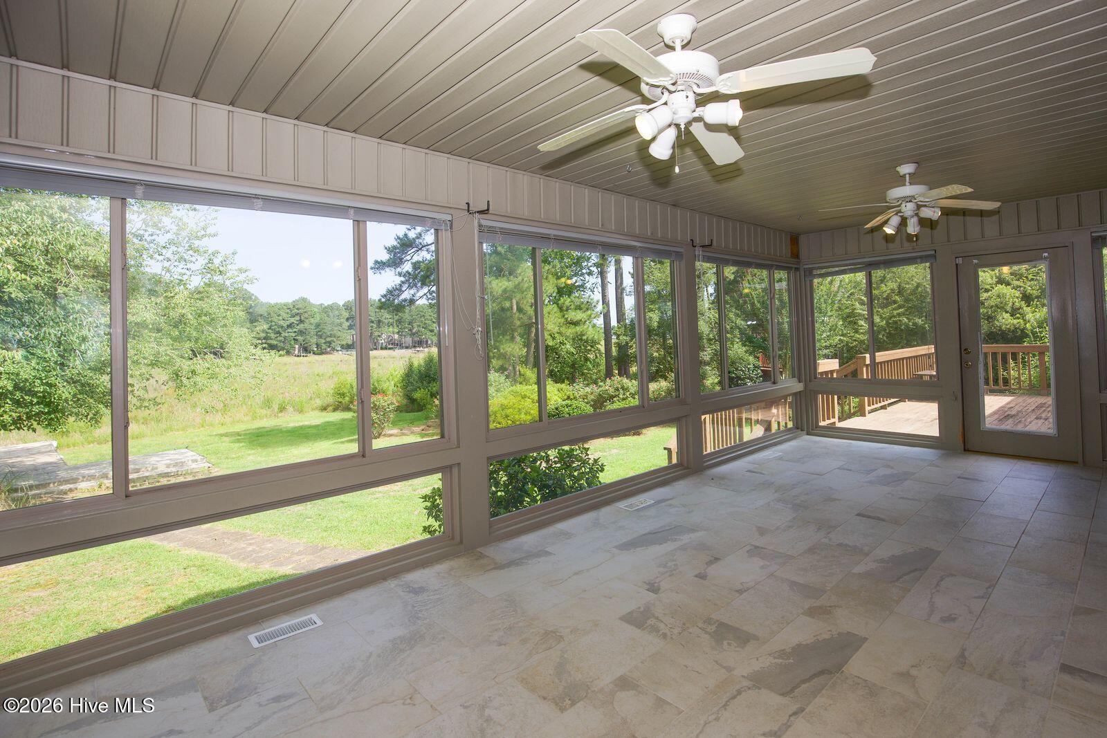 1205 Greenbriar Drive Property Photo 28